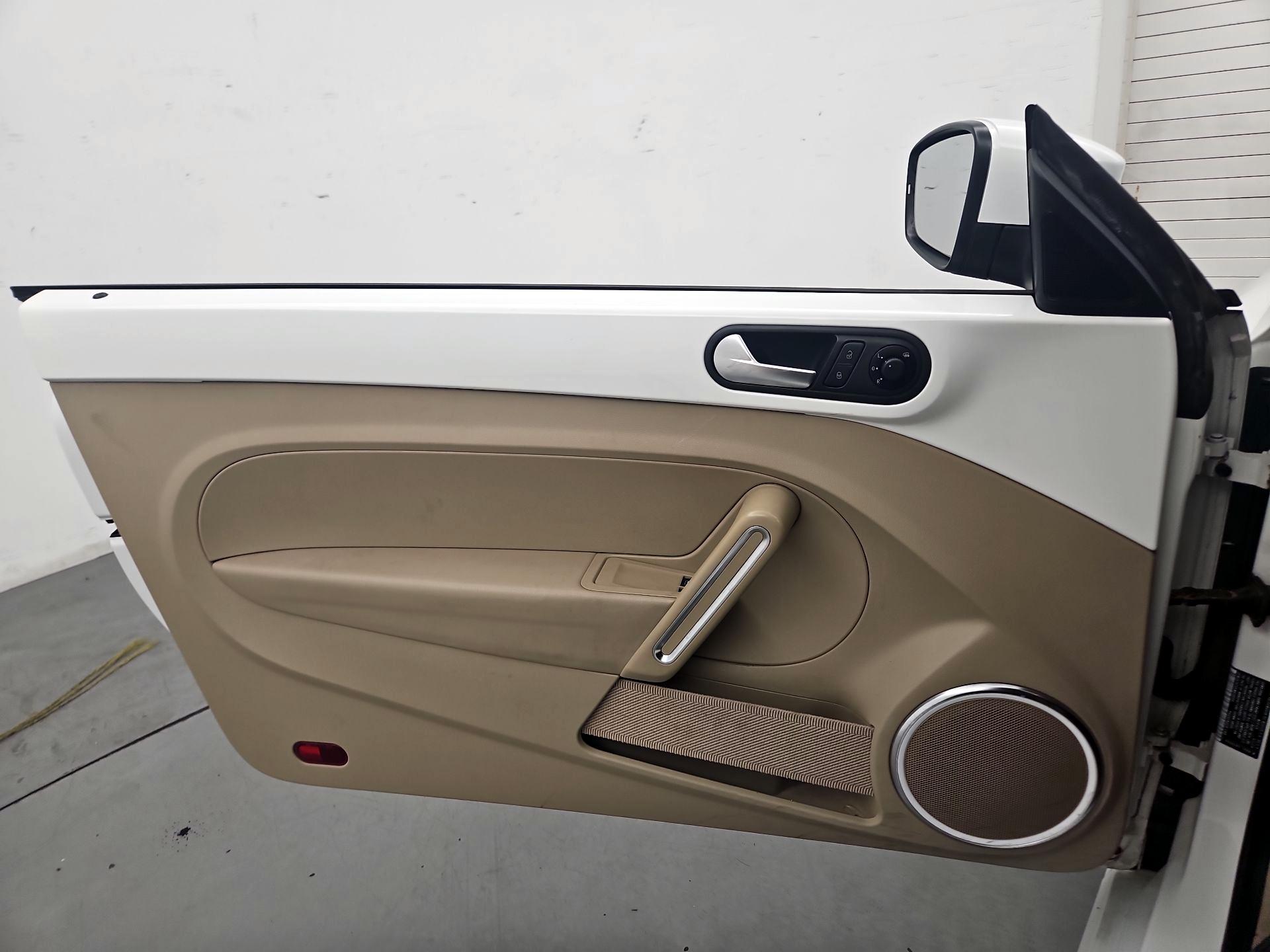 Thumbnail: 2014 Volkswagen Beetle - 12