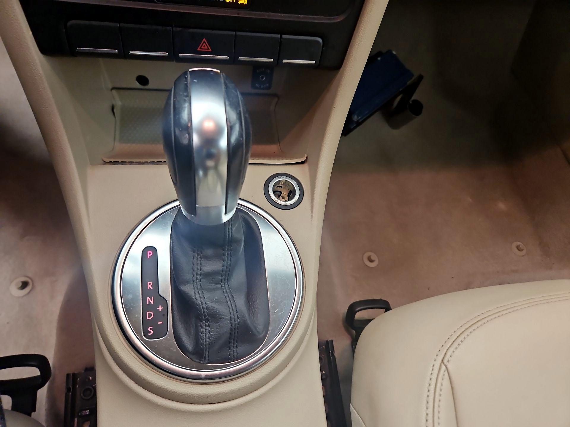 Thumbnail: 2014 Volkswagen Beetle - 16
