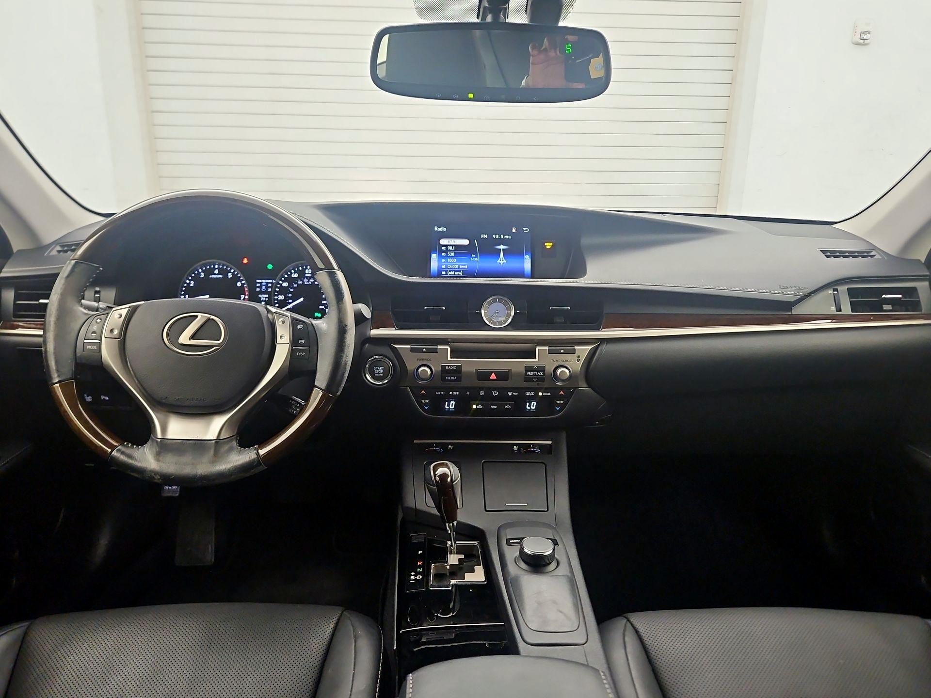 Thumbnail: 2015 Lexus ES - 9