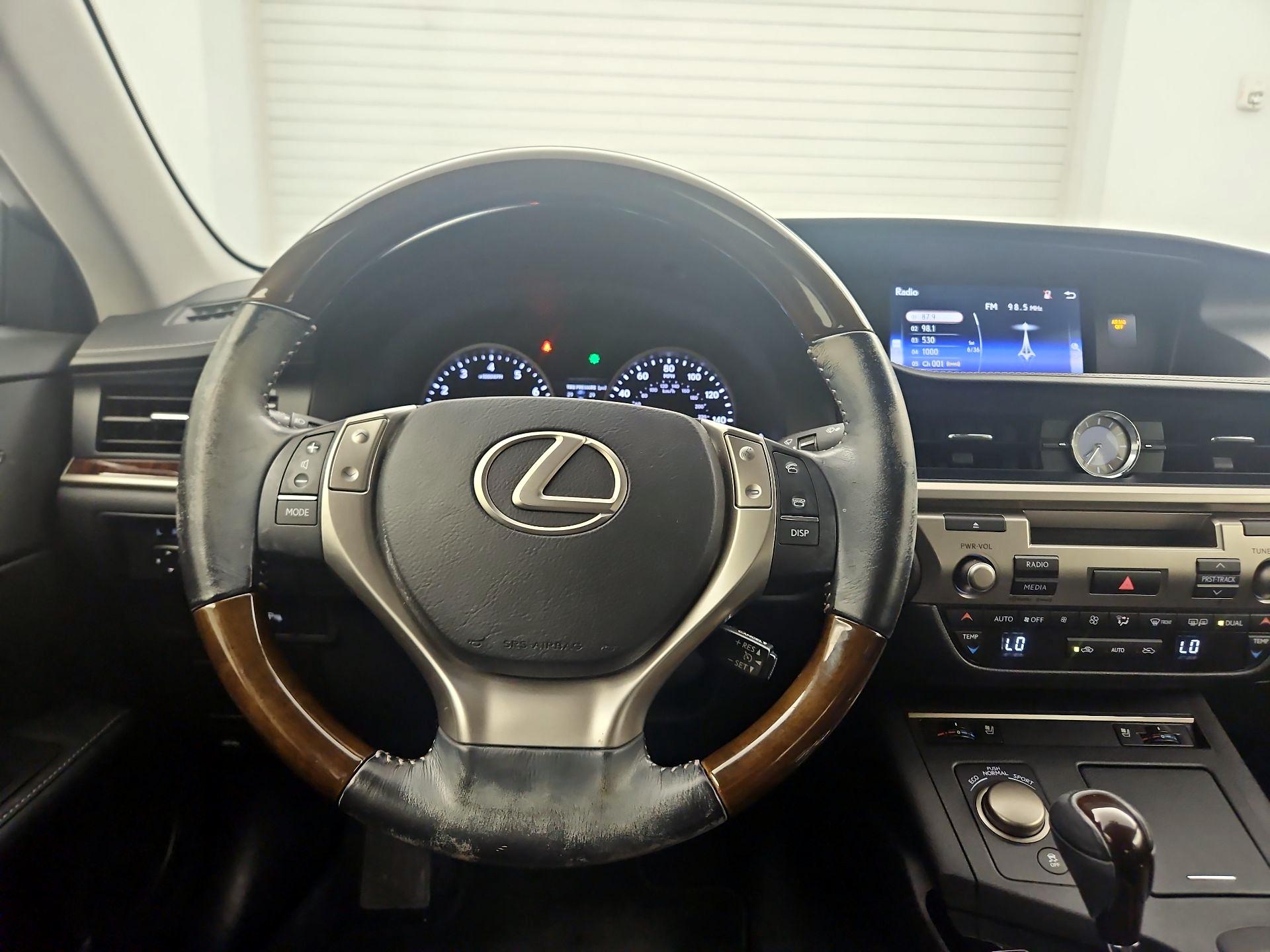 Thumbnail: 2015 Lexus ES - 10