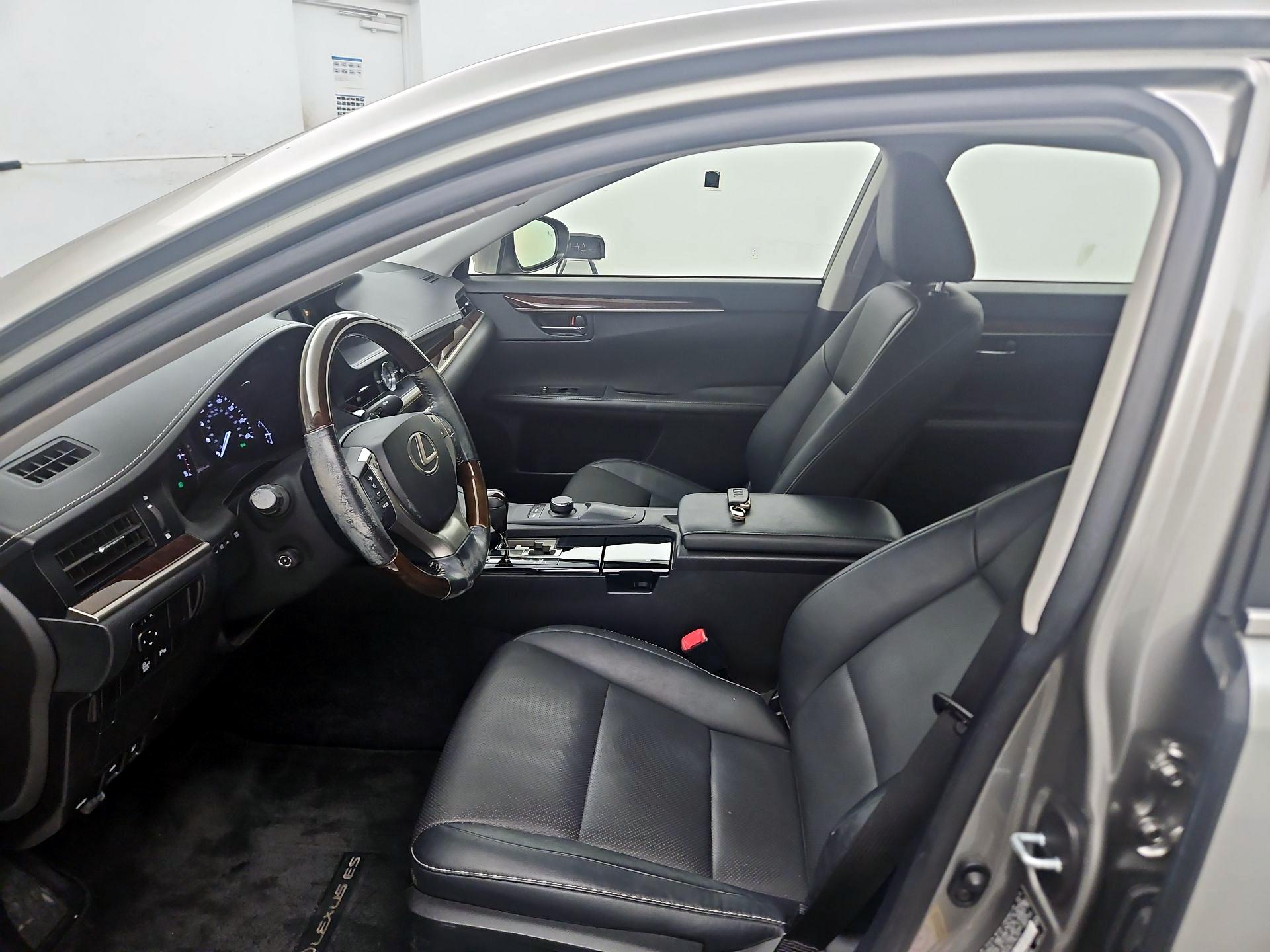 Thumbnail: 2015 Lexus ES - 11