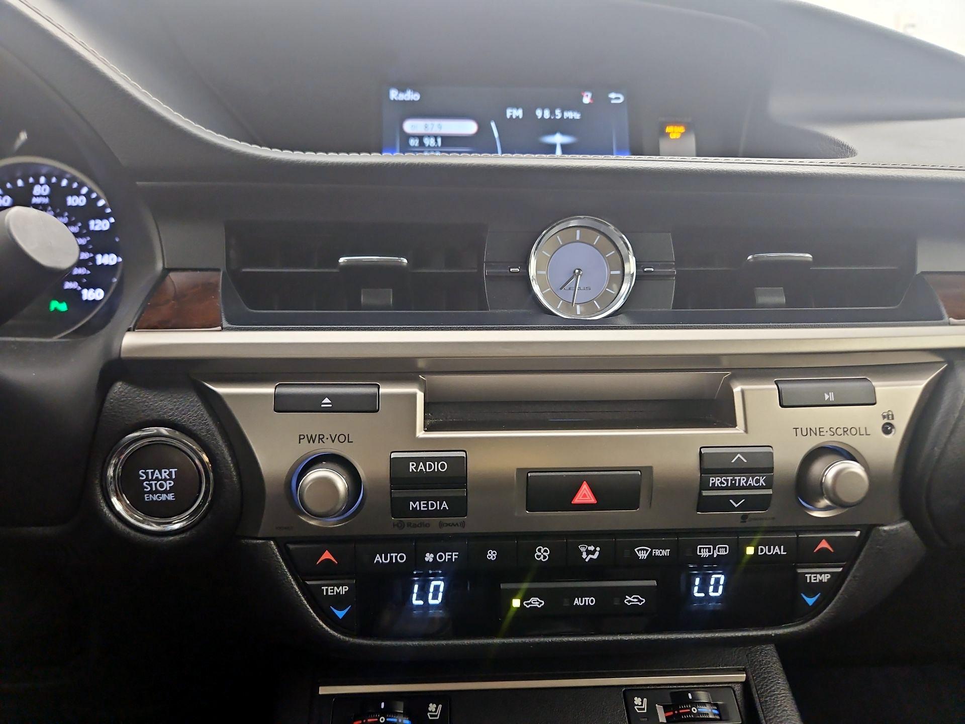 Thumbnail: 2015 Lexus ES - 13