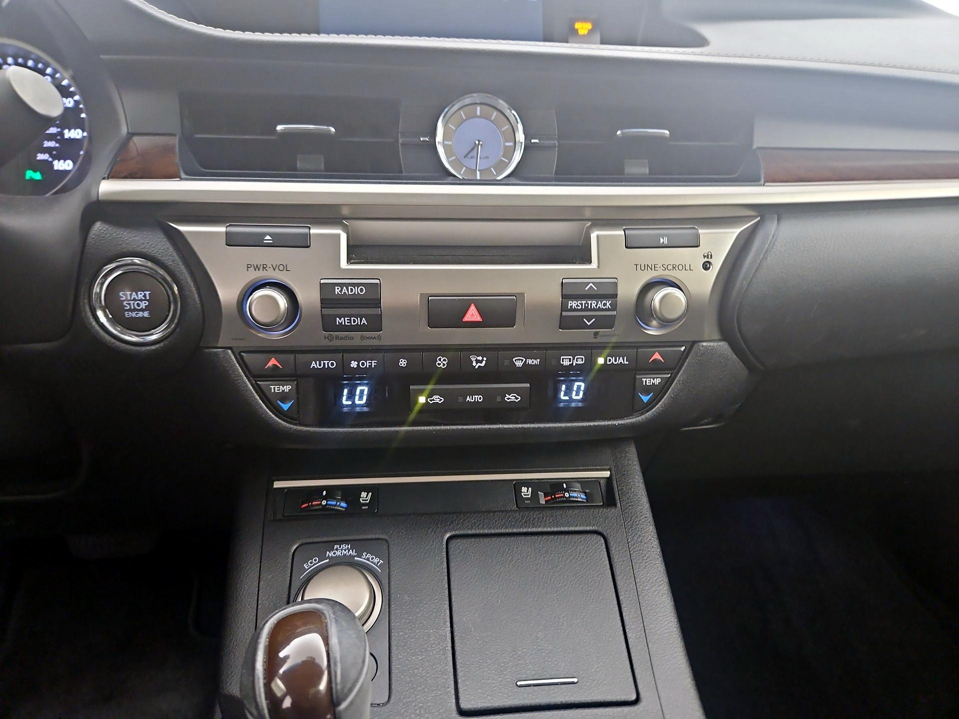 Thumbnail: 2015 Lexus ES - 14