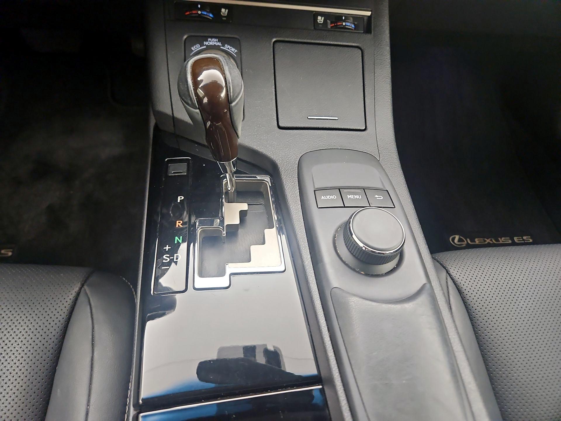 Thumbnail: 2015 Lexus ES - 15