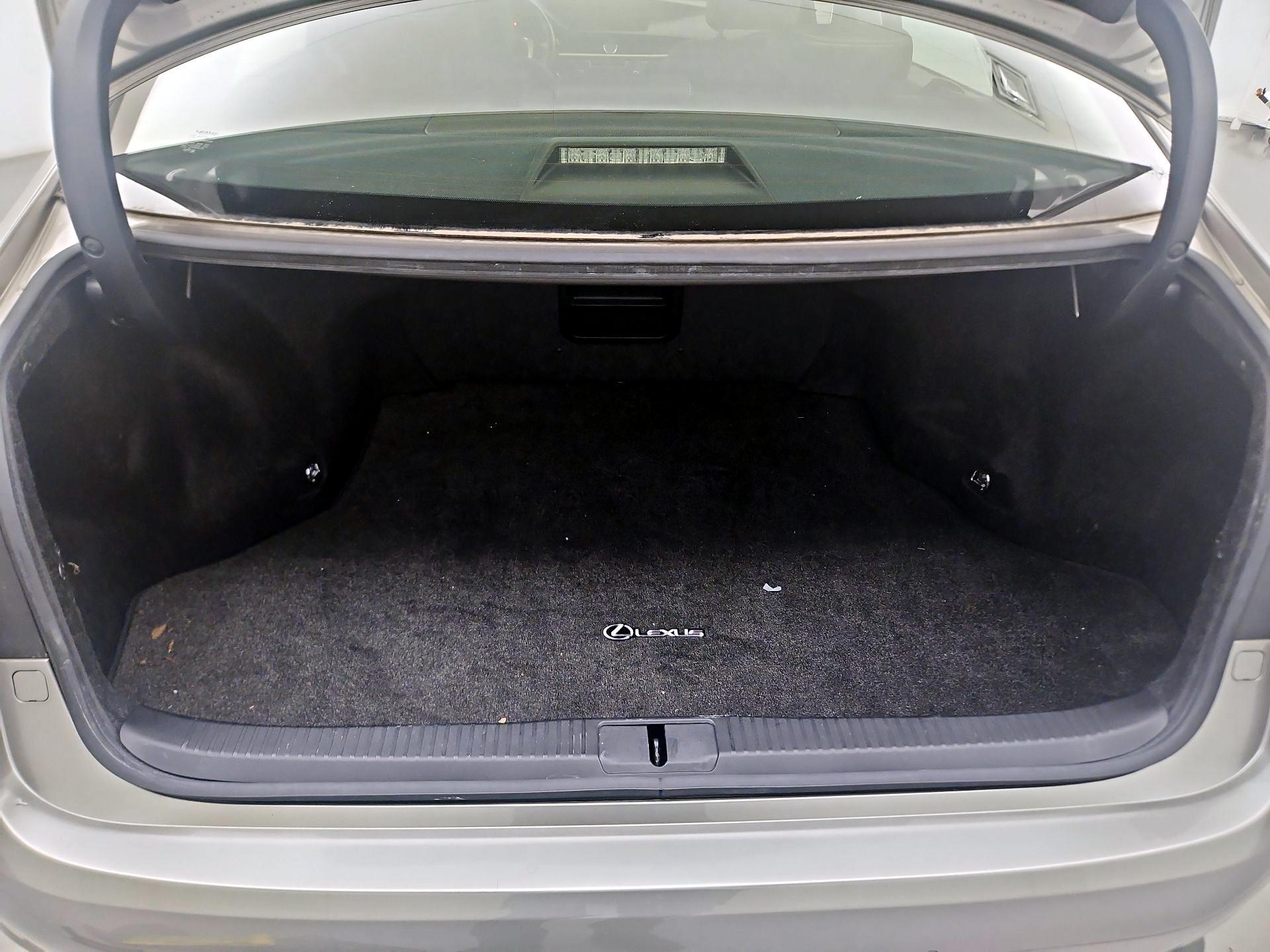 Thumbnail: 2015 Lexus ES - 16