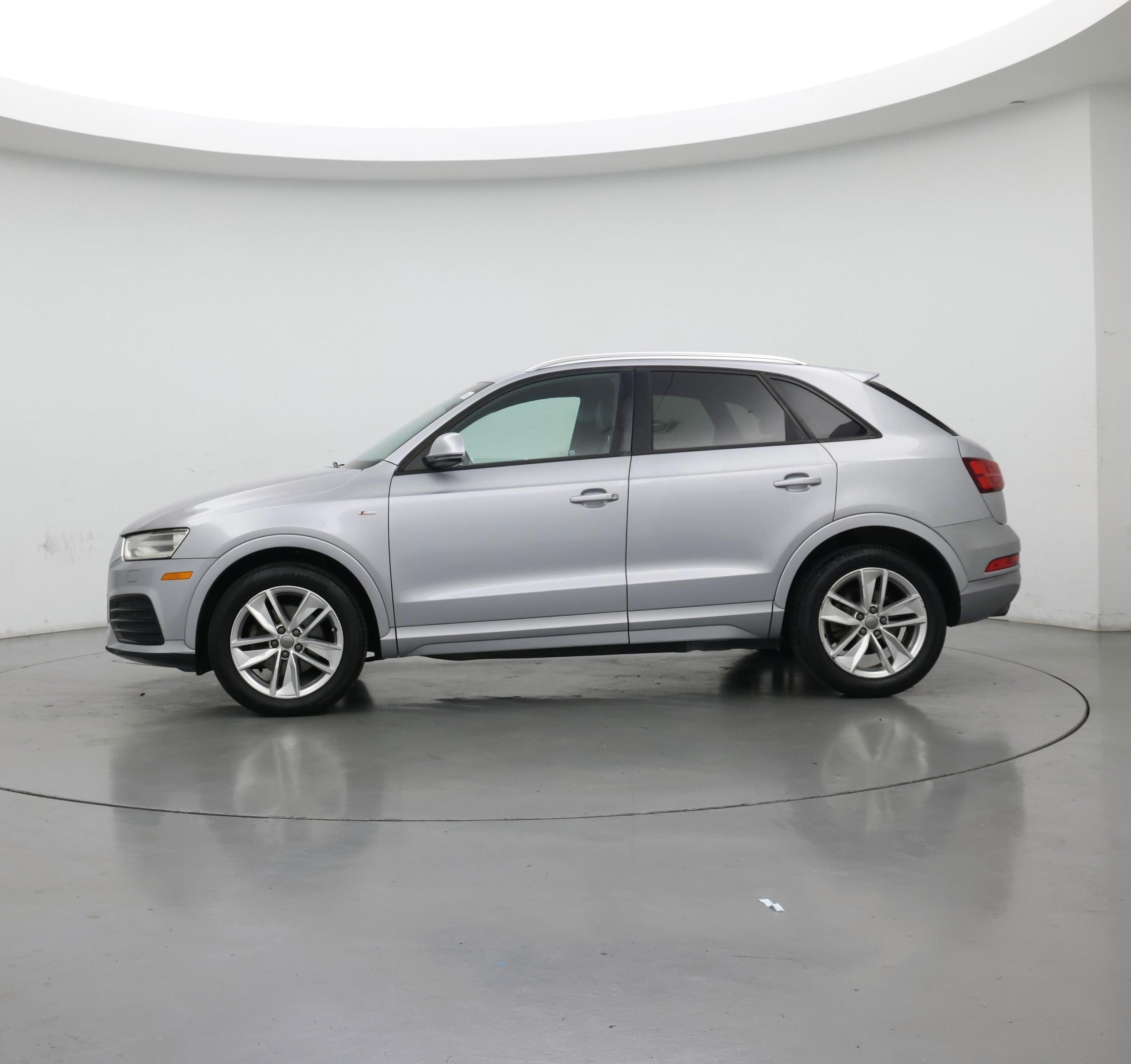 Thumbnail: 2018 Audi Q3 - 3