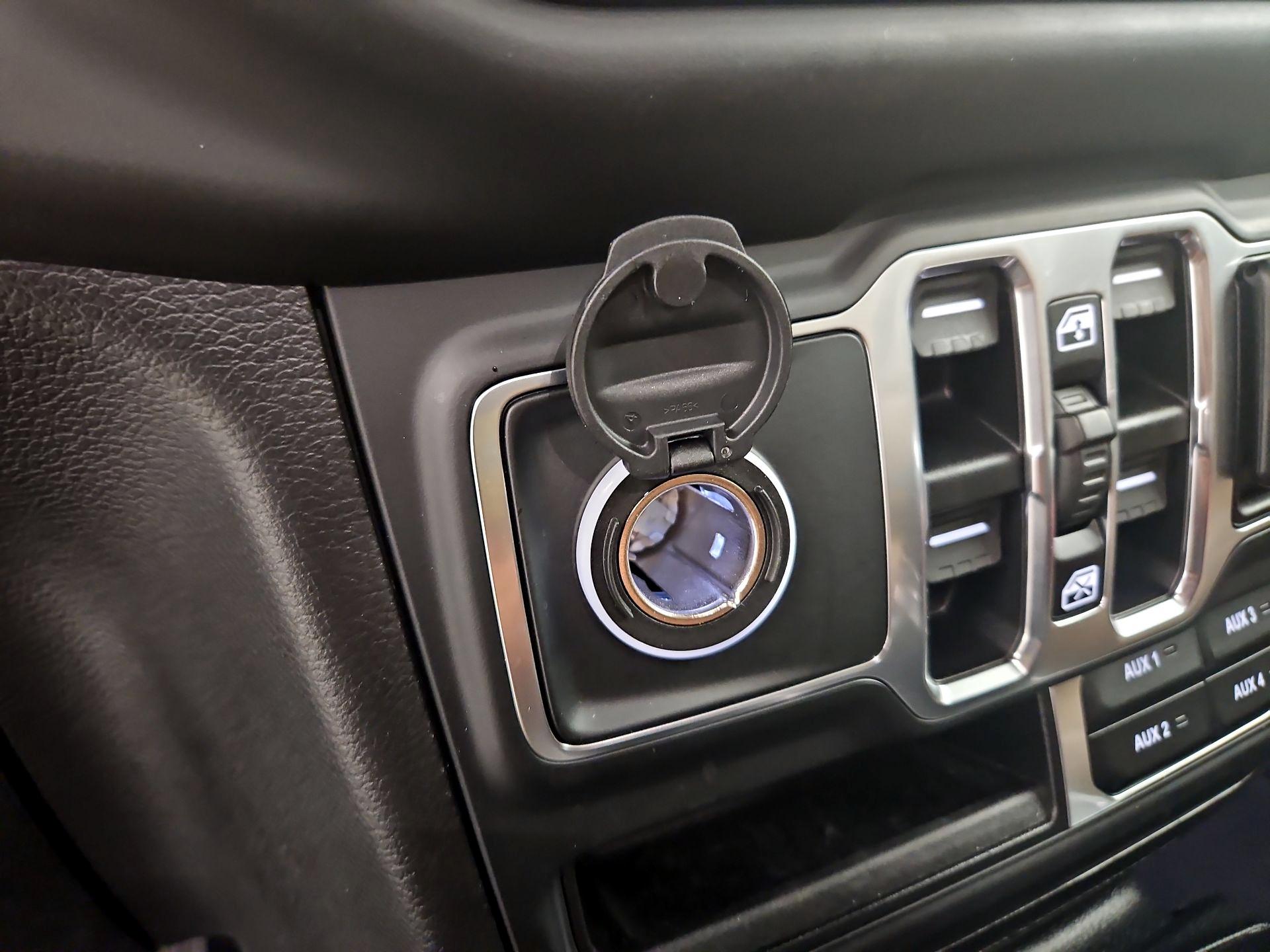 Thumbnail: 2020 Jeep Wrangler - 18