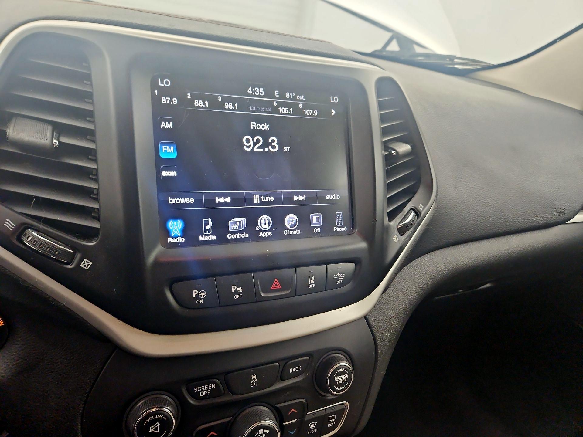 Thumbnail: 2016 Jeep Cherokee - 14