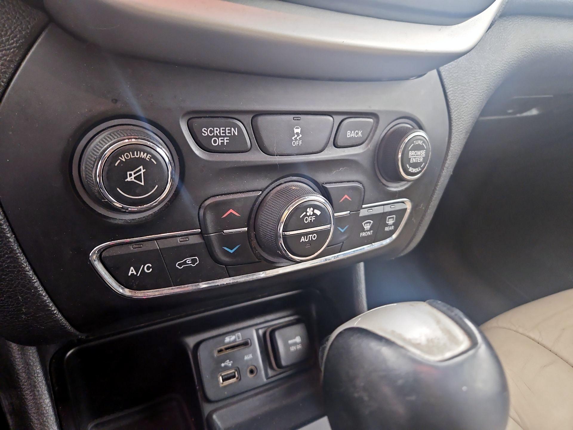 Thumbnail: 2016 Jeep Cherokee - 15