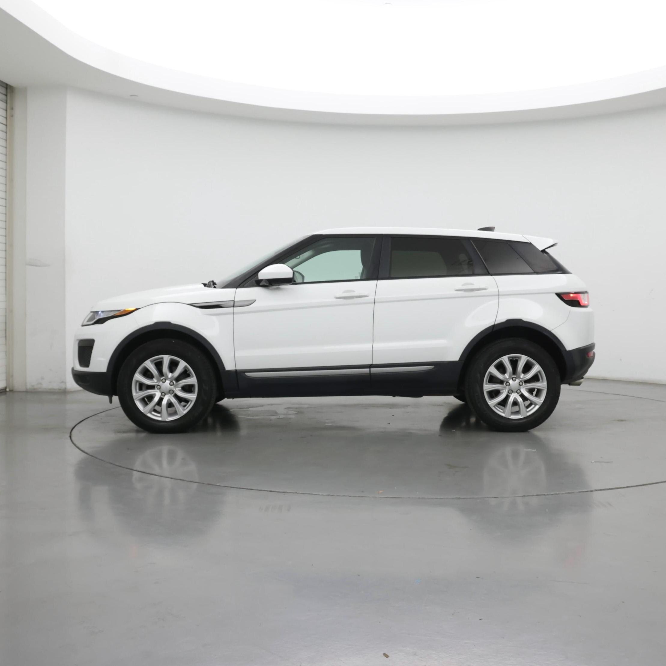 Thumbnail: 2018 Land Rover Range Rover Evoque - 3