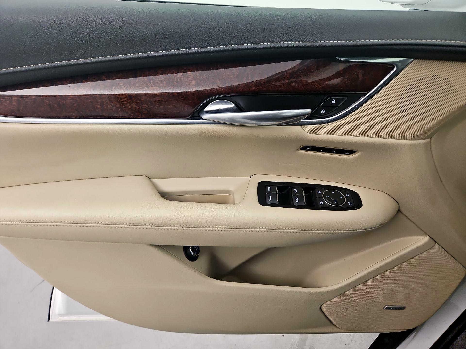 Thumbnail: 2018 Cadillac XT5 - 12