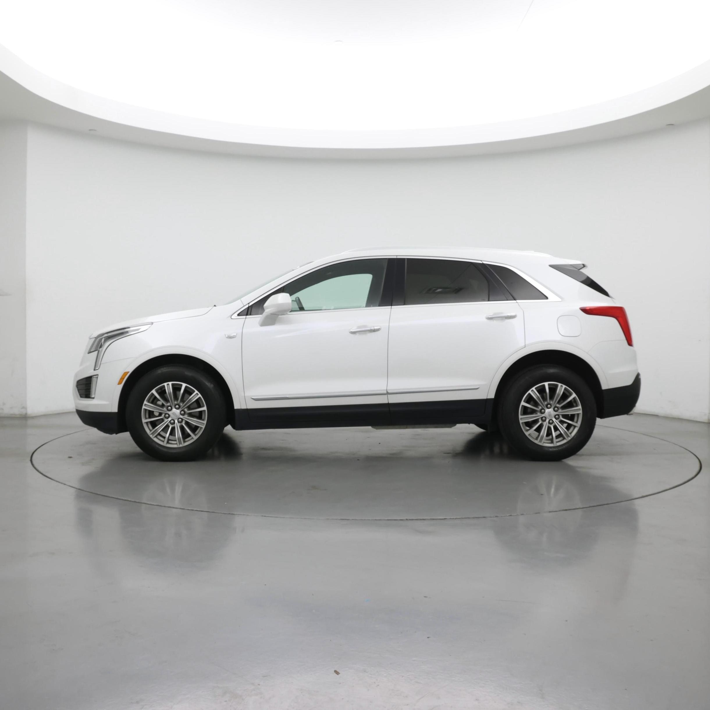 Thumbnail: 2018 Cadillac XT5 - 3