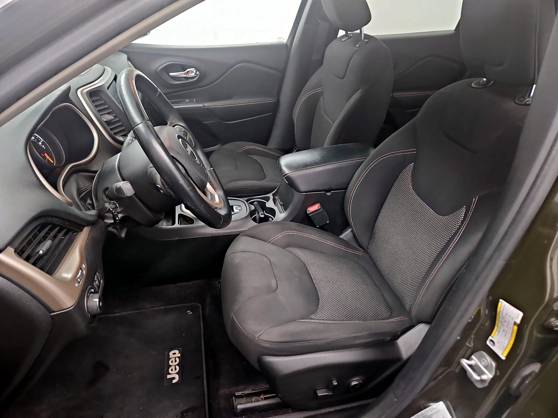 Thumbnail: 2016 Jeep Cherokee - 11