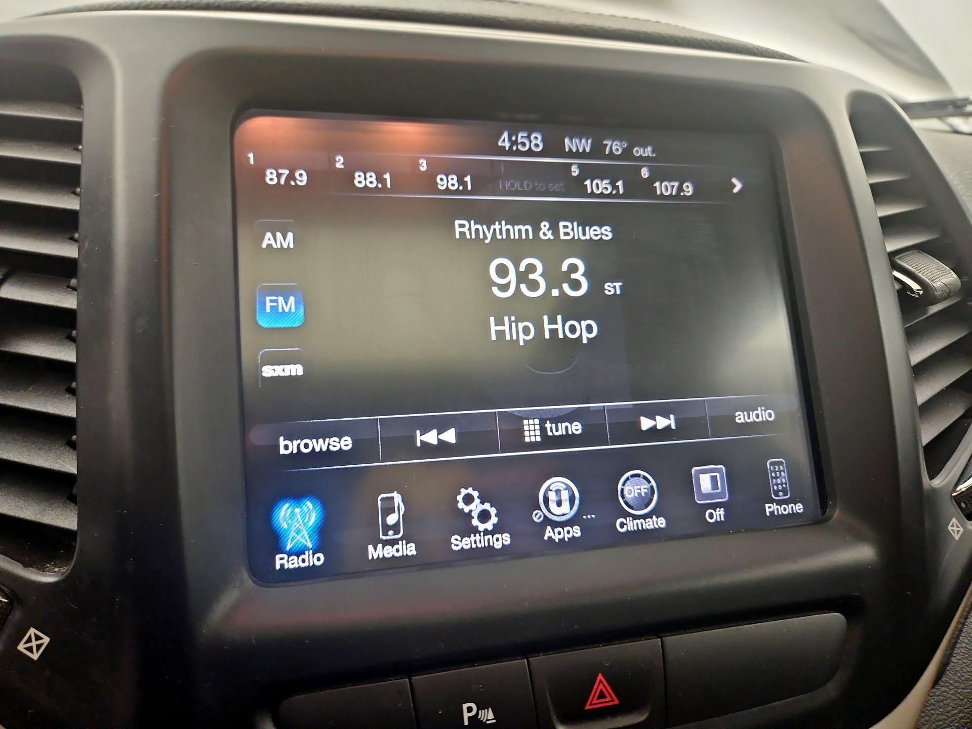 Thumbnail: 2016 Jeep Cherokee - 15