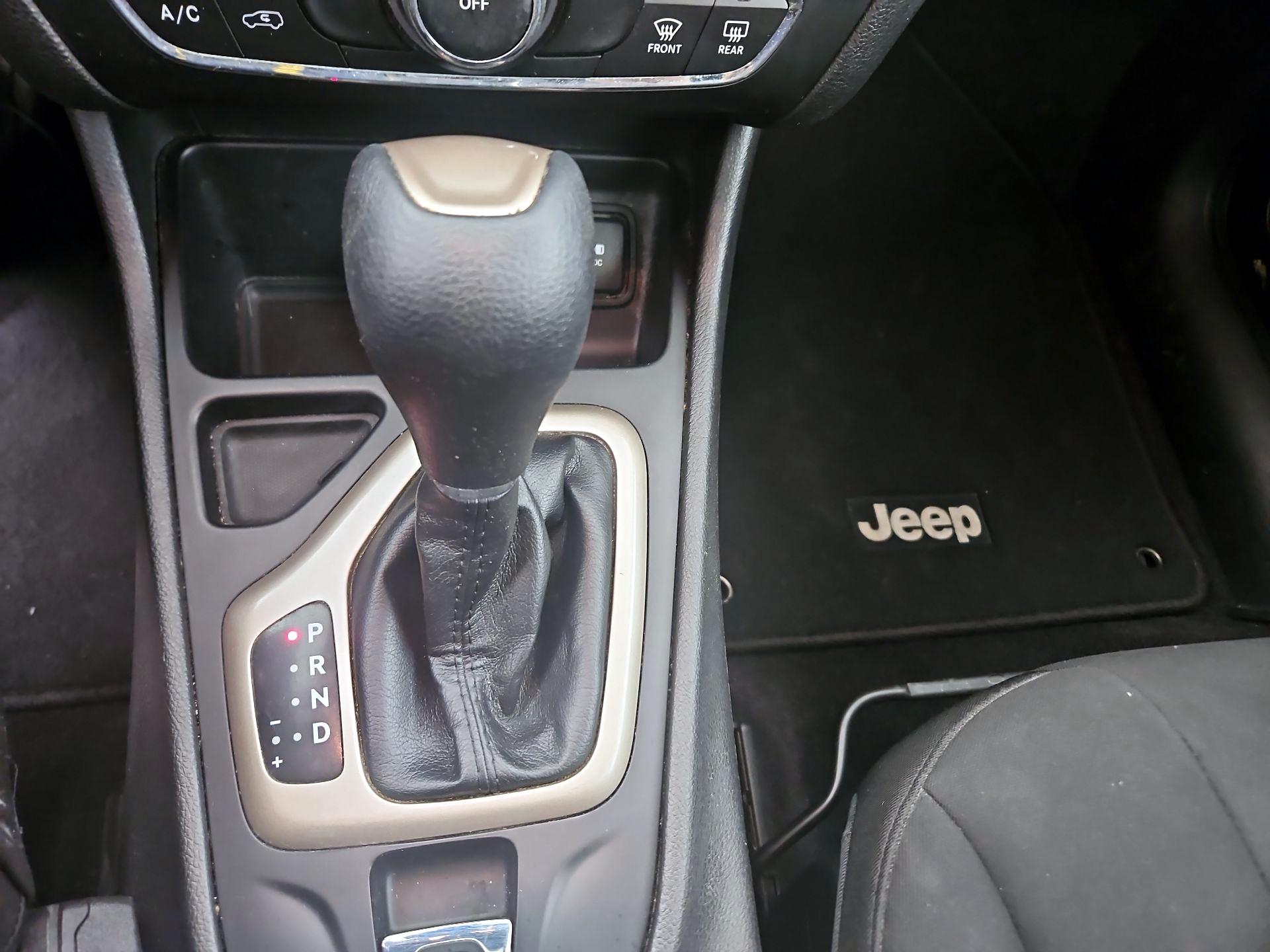 Thumbnail: 2016 Jeep Cherokee - 17