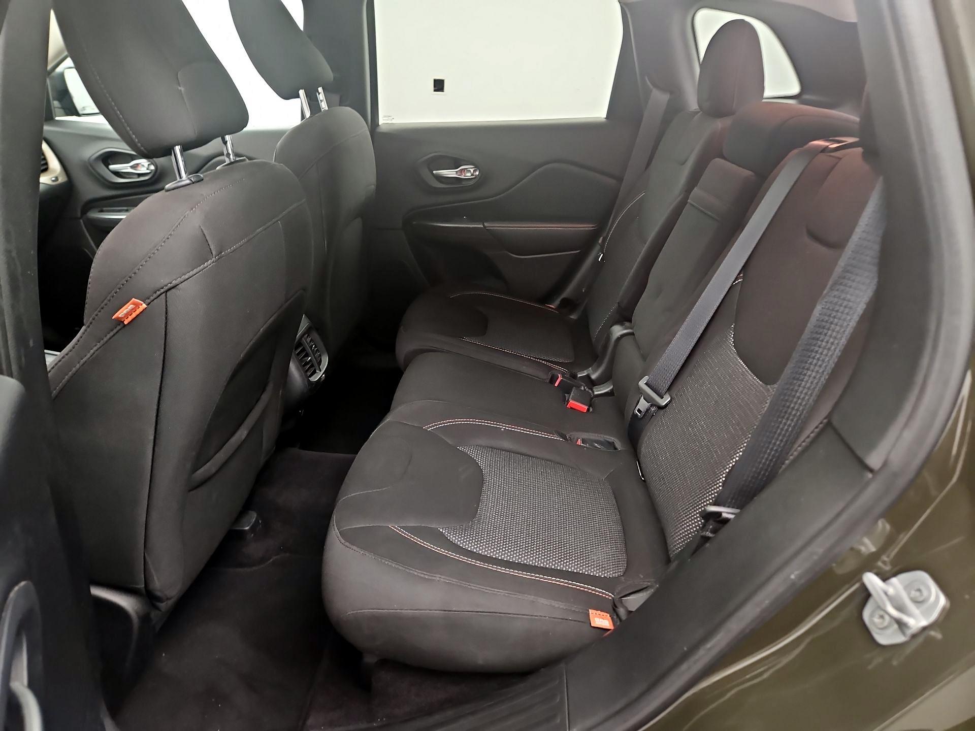 Thumbnail: 2016 Jeep Cherokee - 20