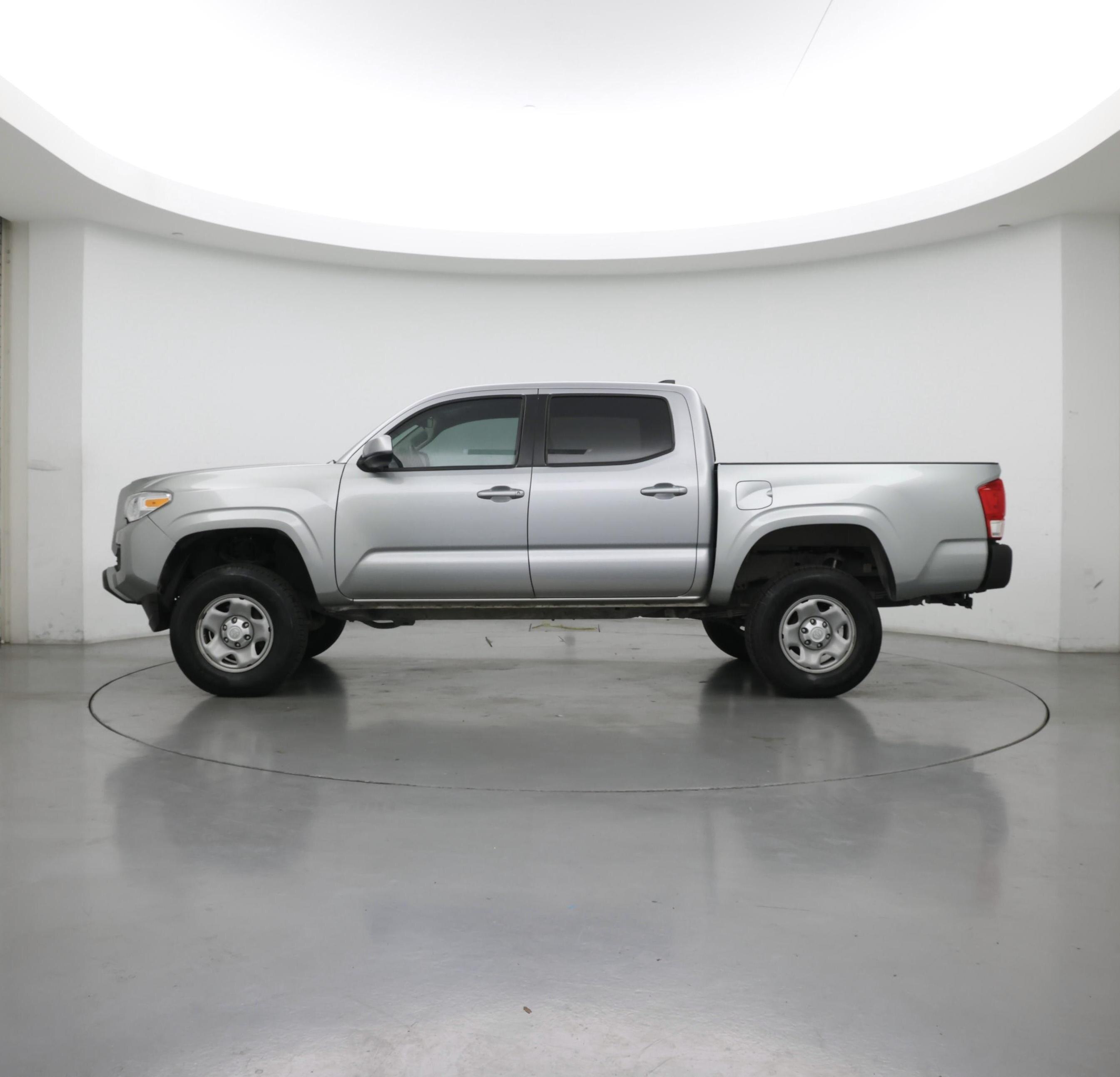 Thumbnail: 2017 Toyota Tacoma - 3