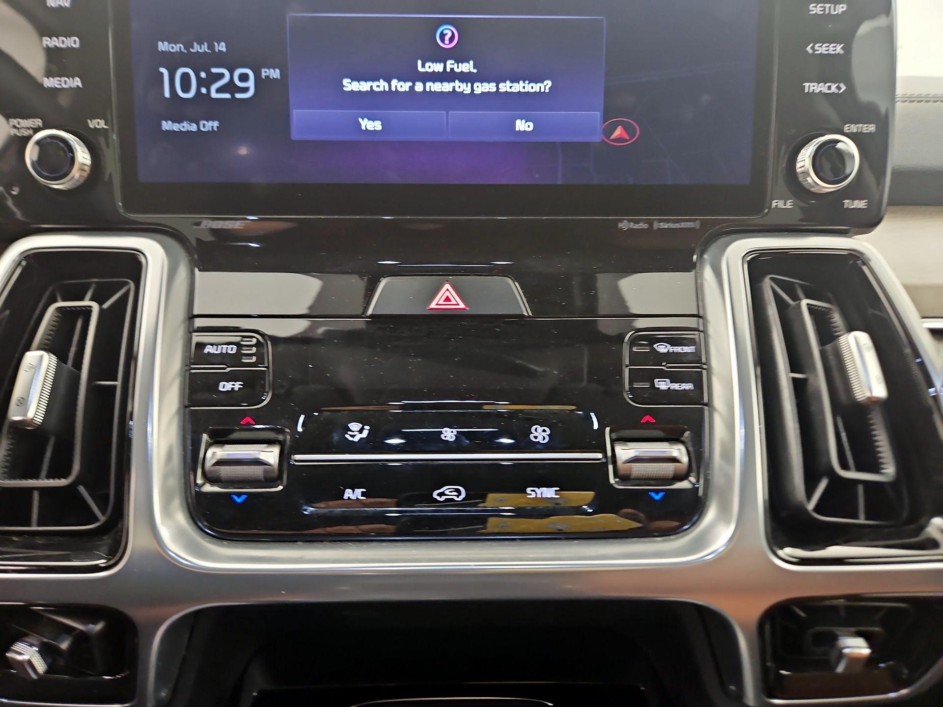Thumbnail: 2023 Kia Sorento - 16