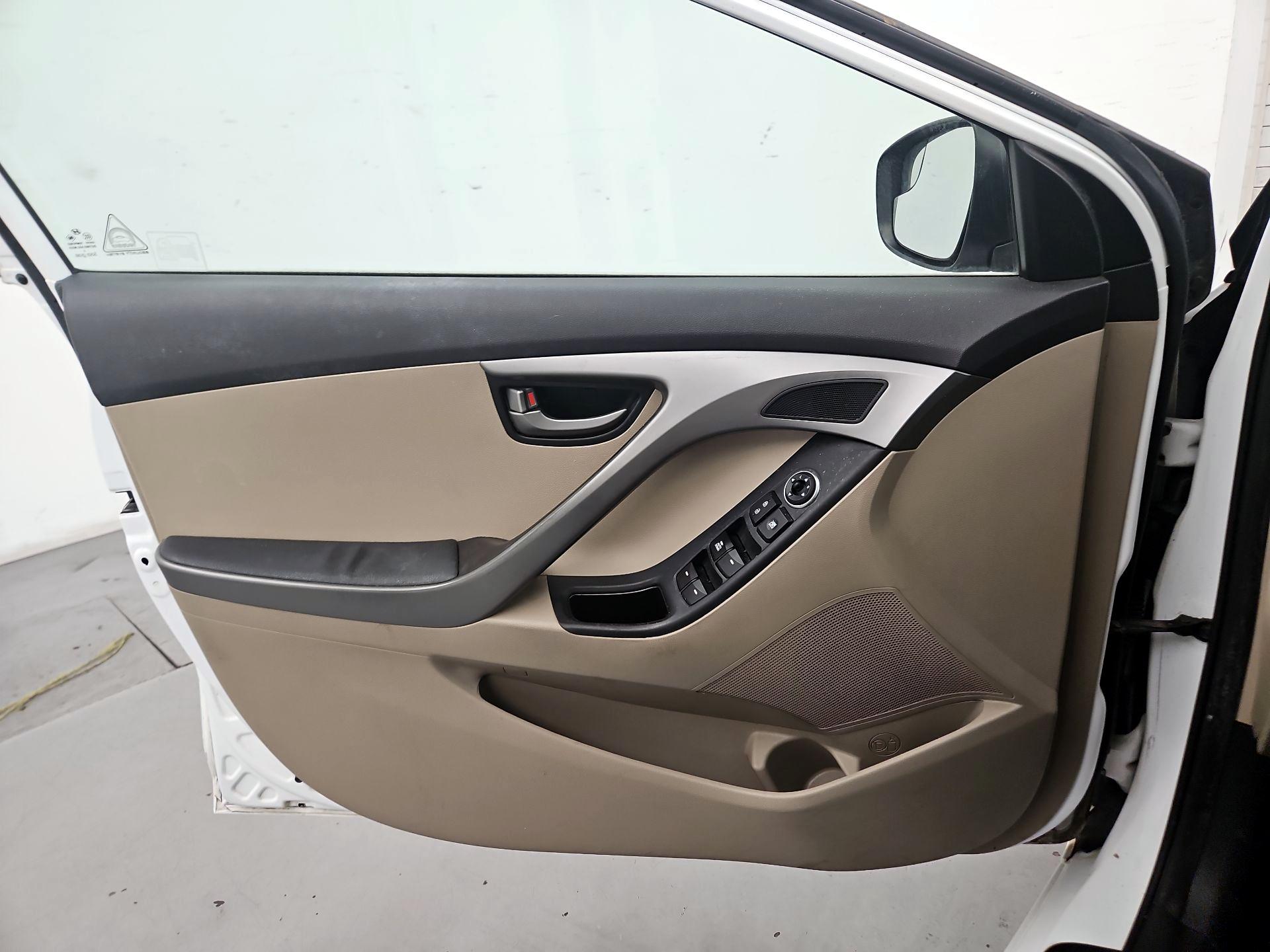 Thumbnail: 2015 Hyundai Elantra - 12