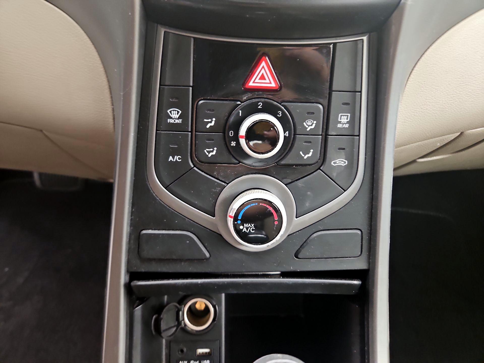 Thumbnail: 2015 Hyundai Elantra - 15