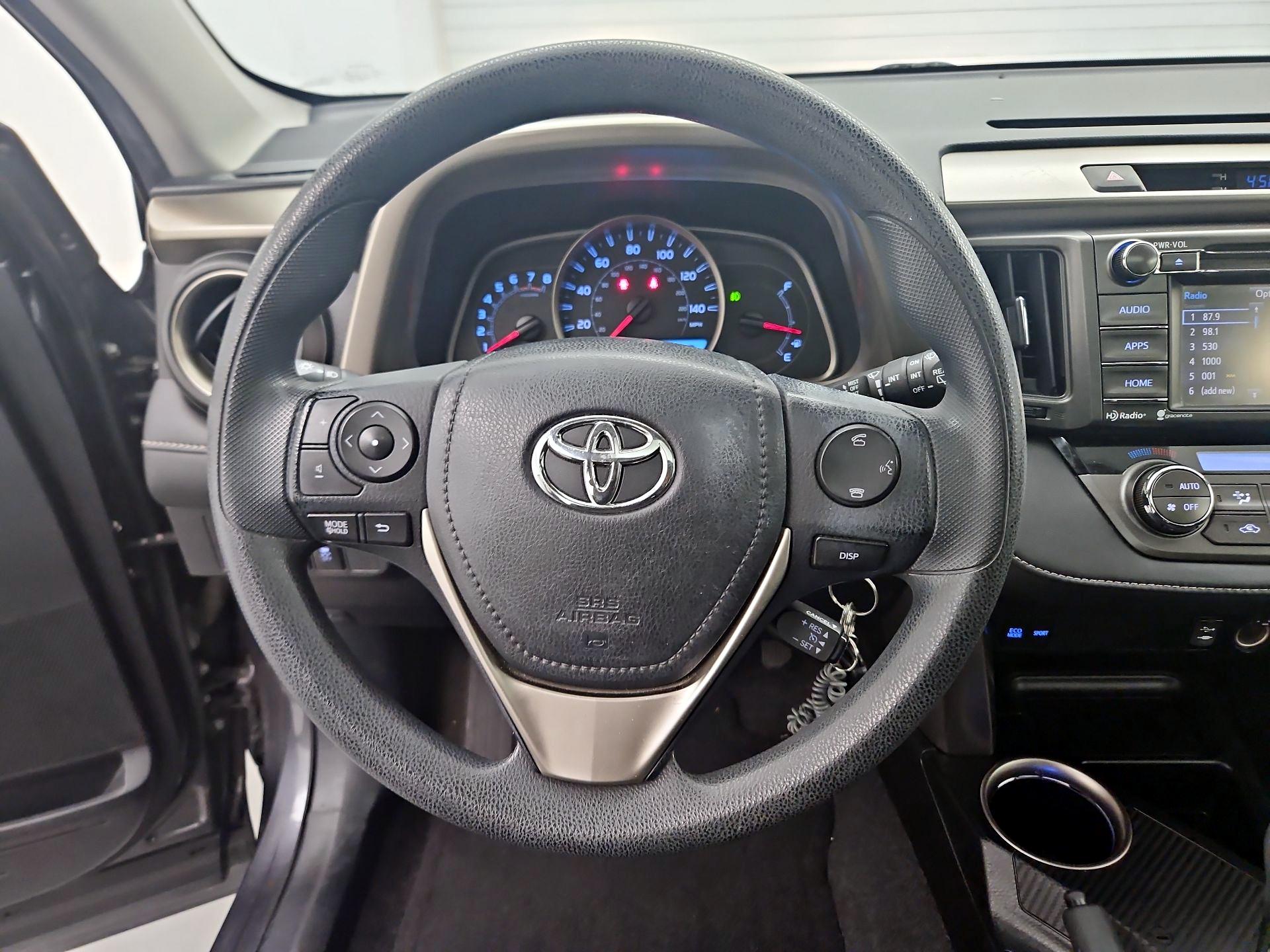 Thumbnail: 2015 Toyota RAV4 - 10