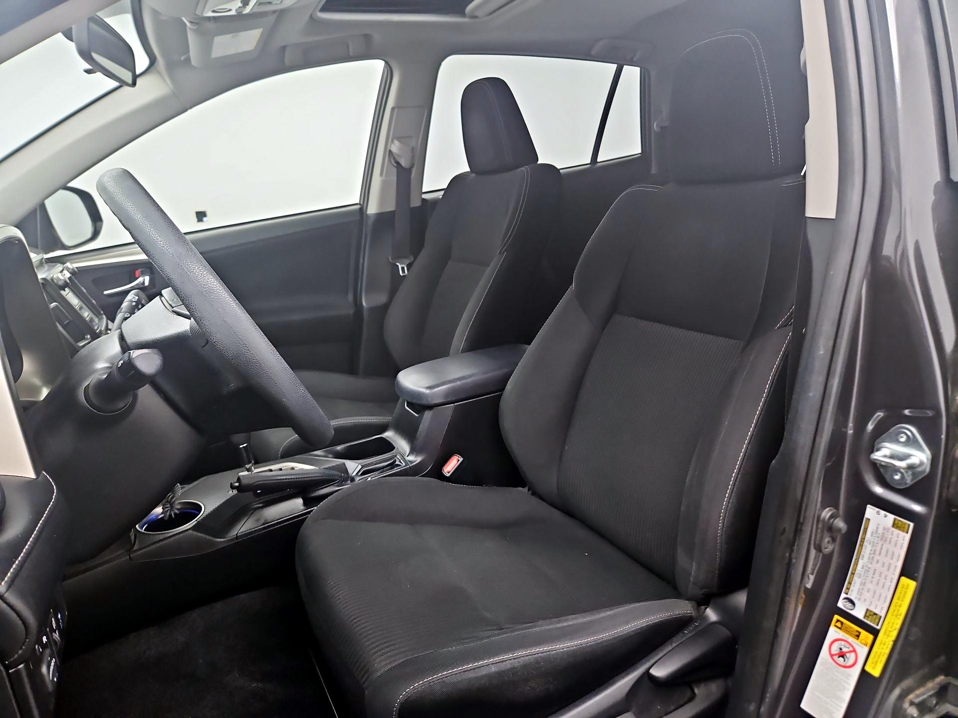 Thumbnail: 2015 Toyota RAV4 - 11