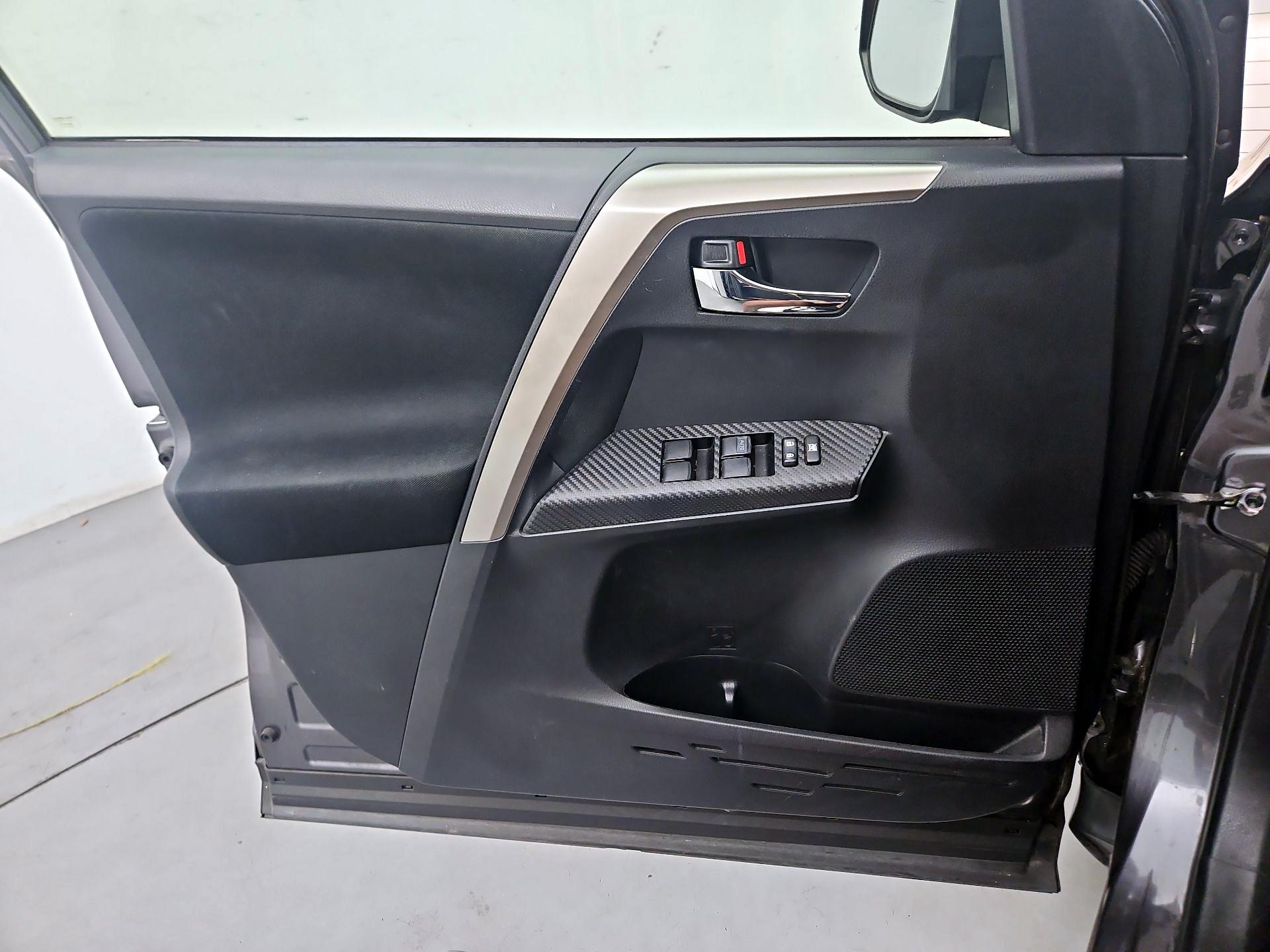 Thumbnail: 2015 Toyota RAV4 - 12