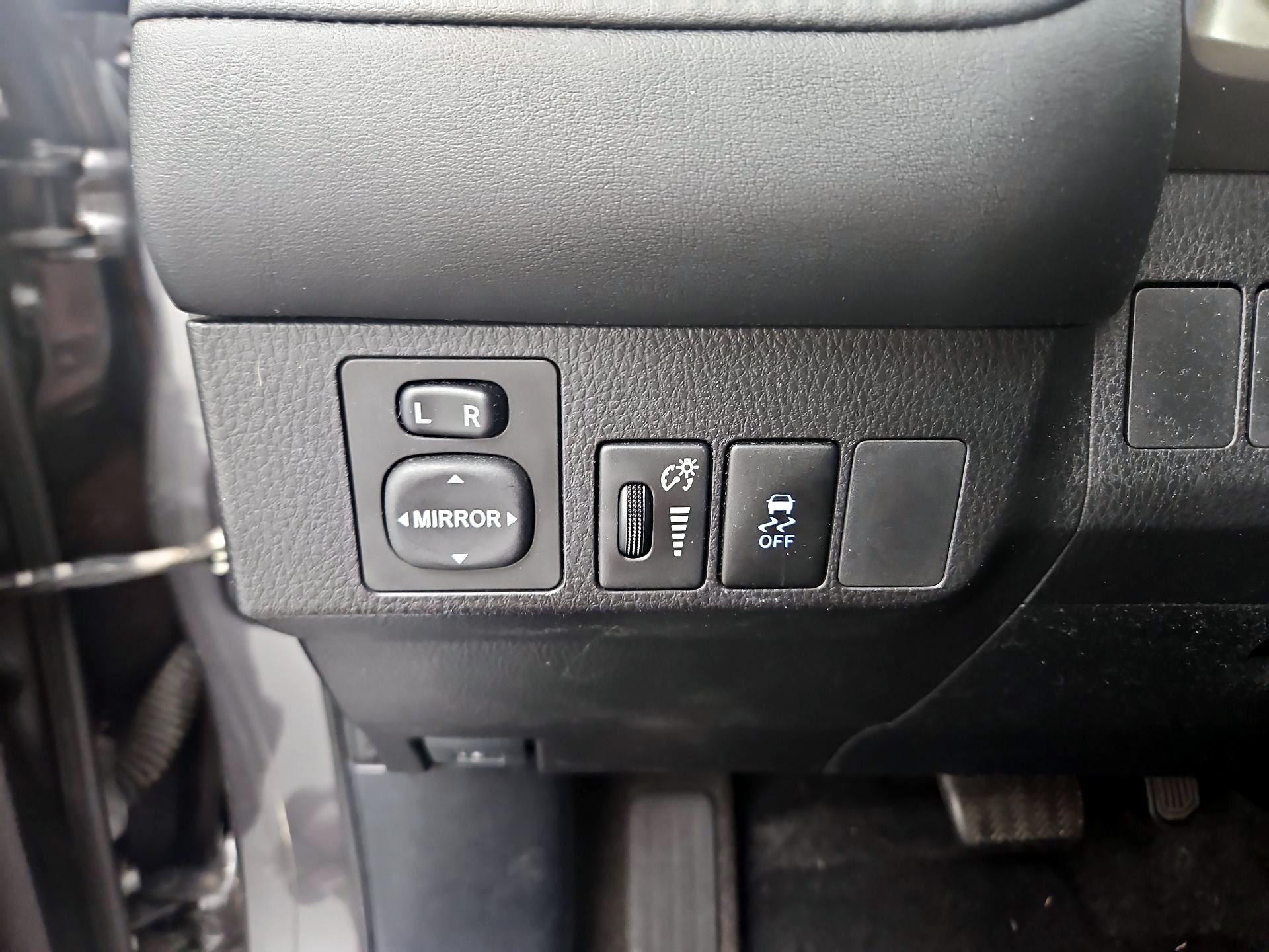 Thumbnail: 2015 Toyota RAV4 - 13