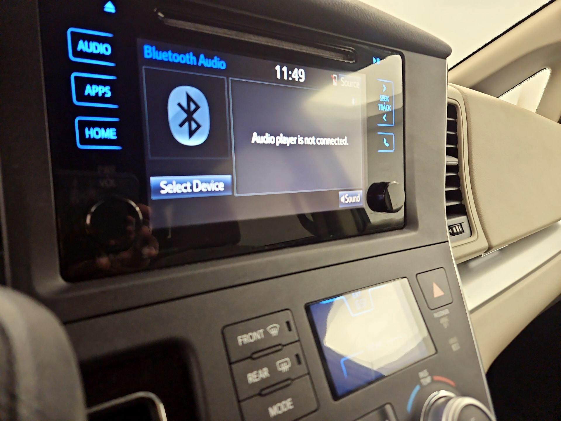 Thumbnail: 2015 Toyota Sienna - 14