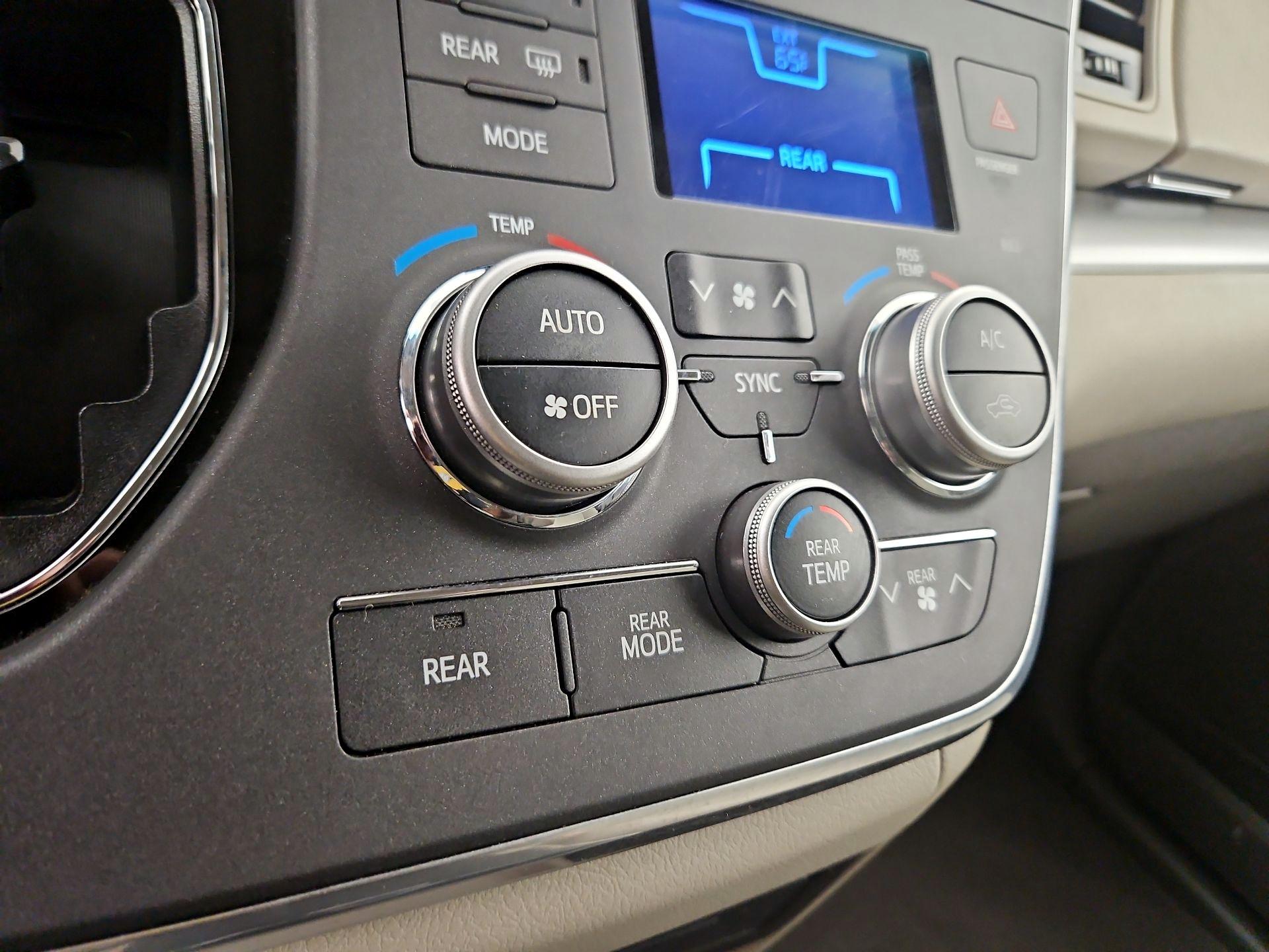 Thumbnail: 2015 Toyota Sienna - 15