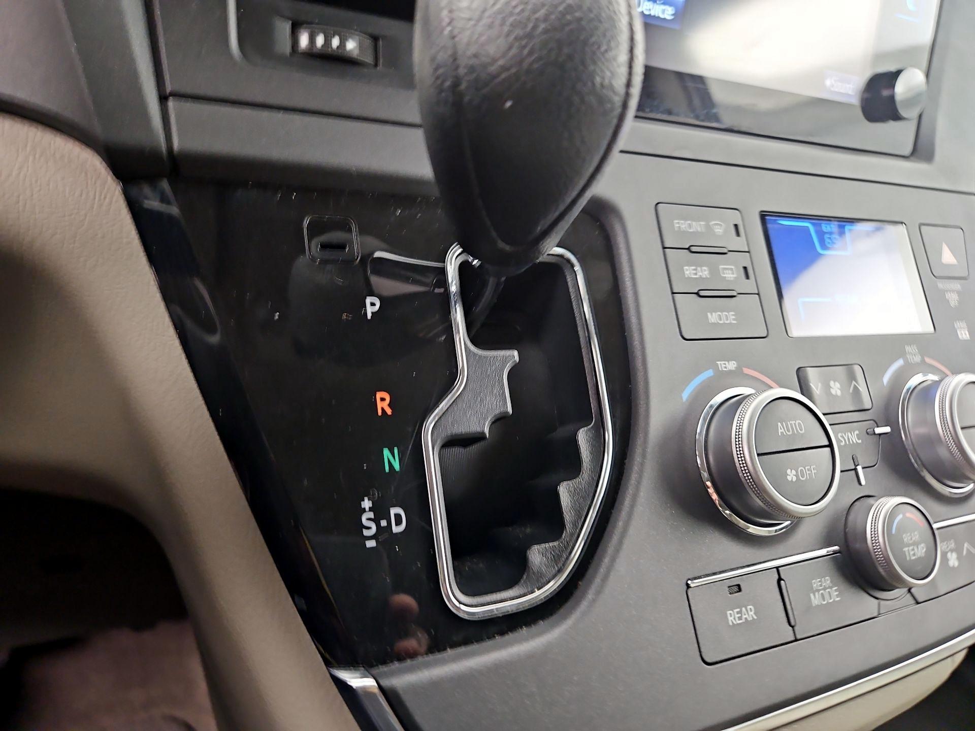 Thumbnail: 2015 Toyota Sienna - 16