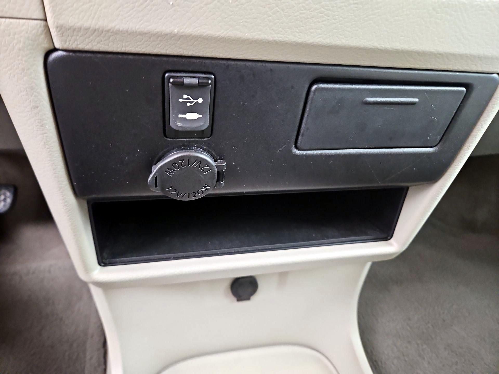 Thumbnail: 2015 Toyota Sienna - 17