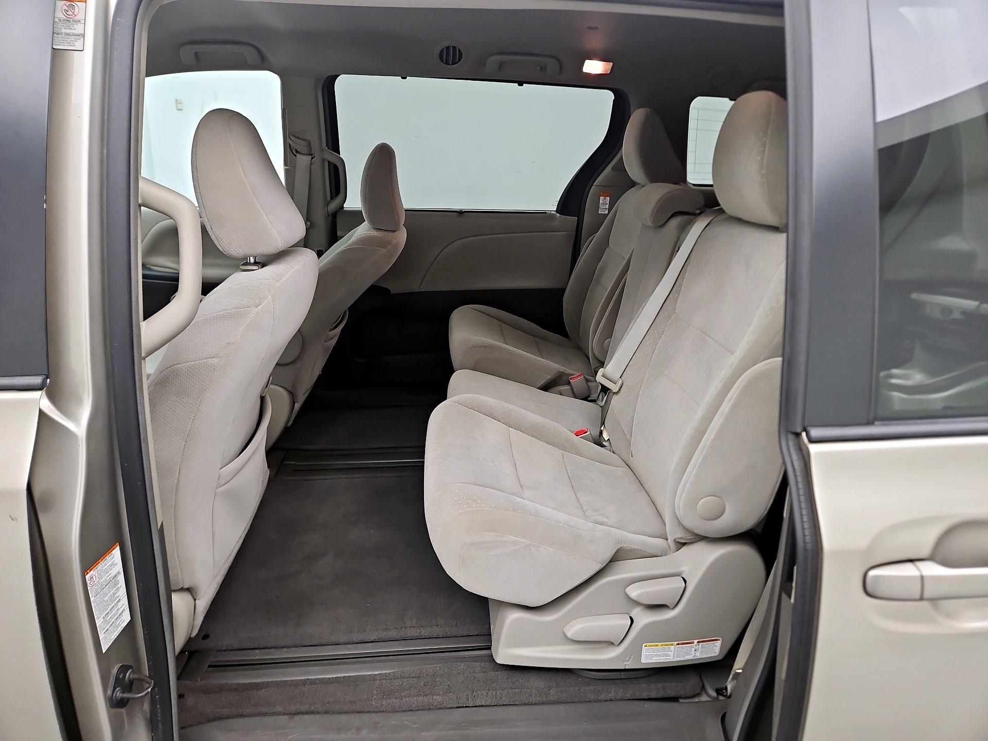 Thumbnail: 2015 Toyota Sienna - 18