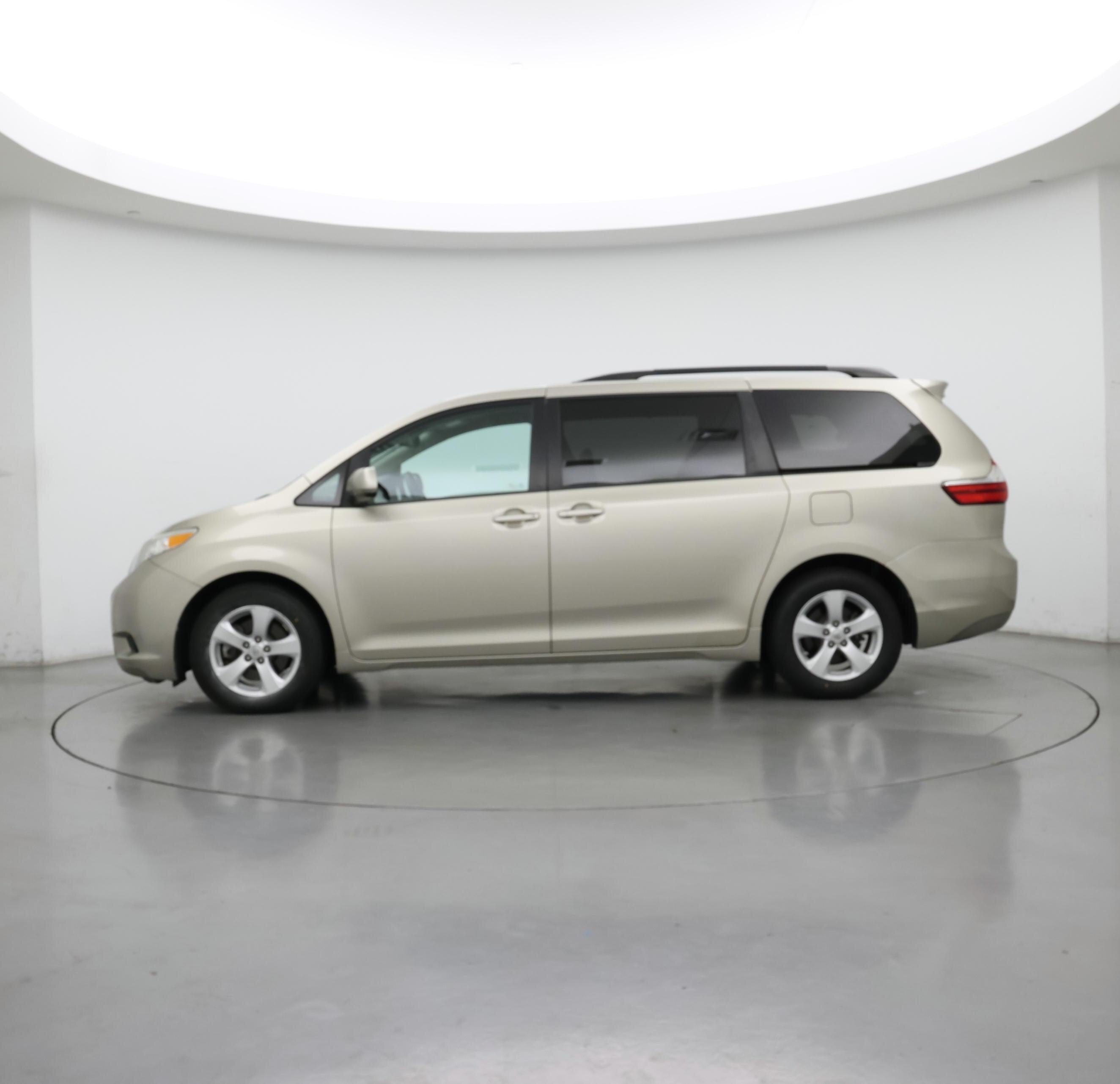Thumbnail: 2015 Toyota Sienna - 3