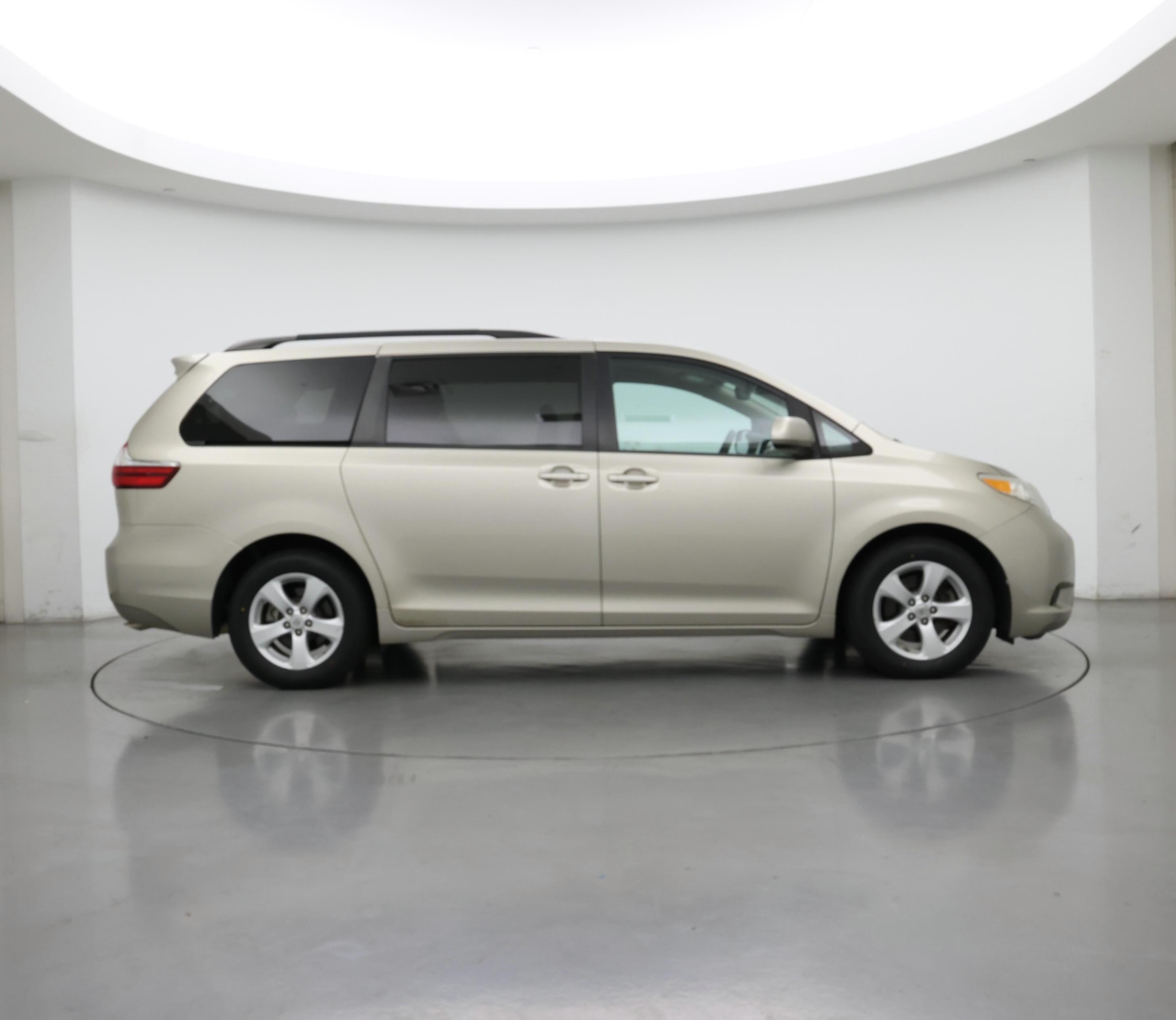 Thumbnail: 2015 Toyota Sienna - 7