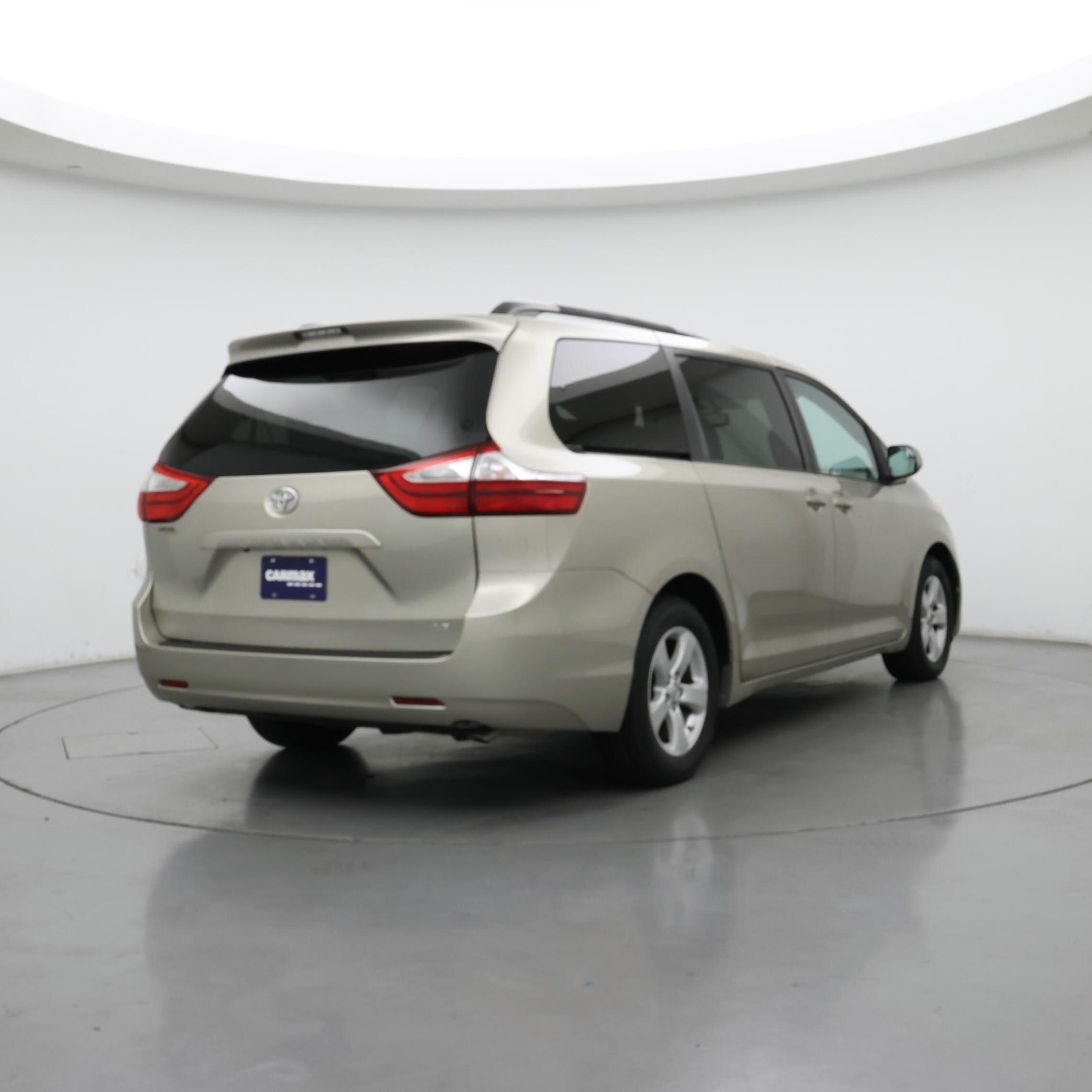 Thumbnail: 2015 Toyota Sienna - 8