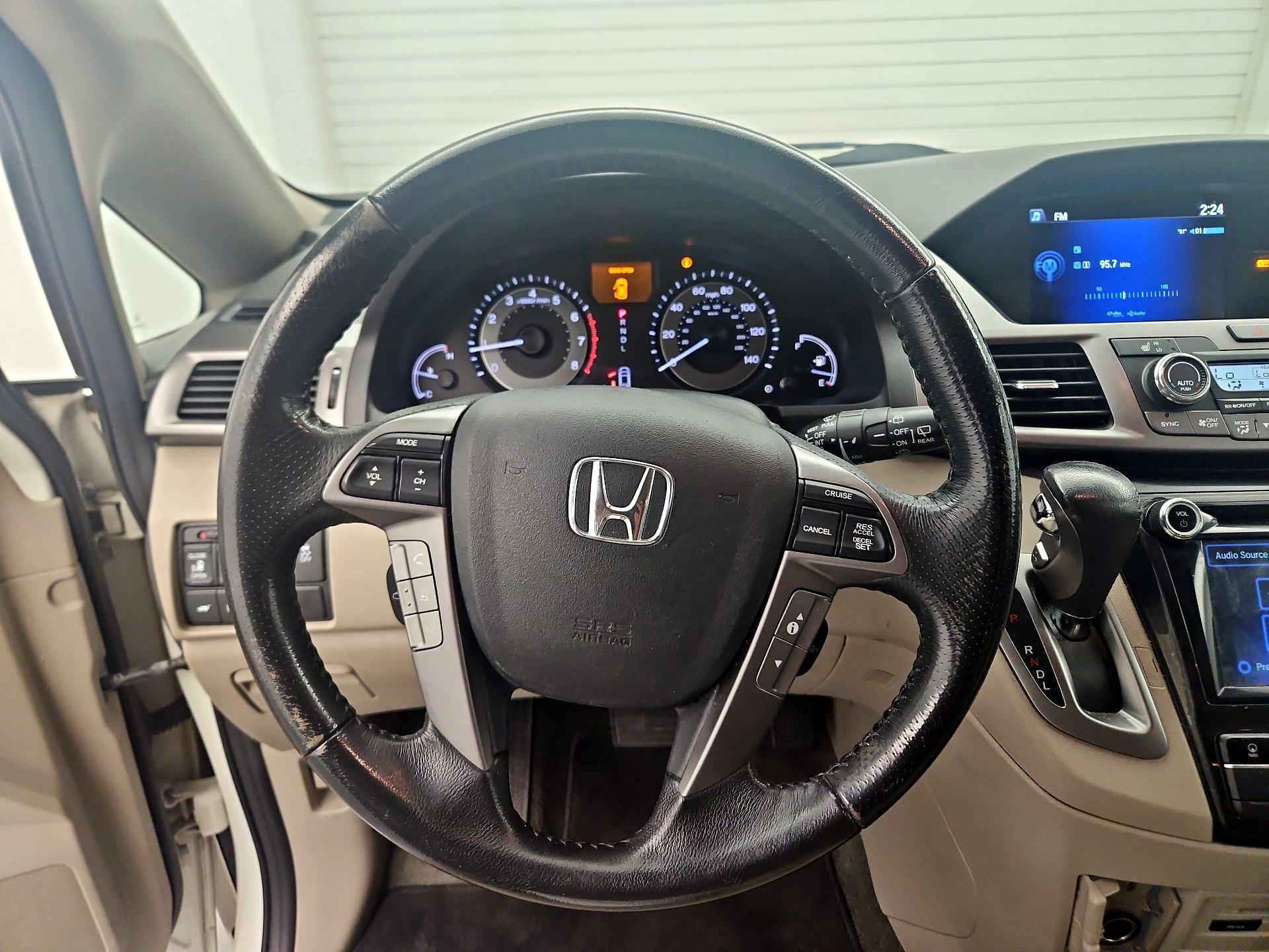 Thumbnail: 2015 Honda Odyssey - 10