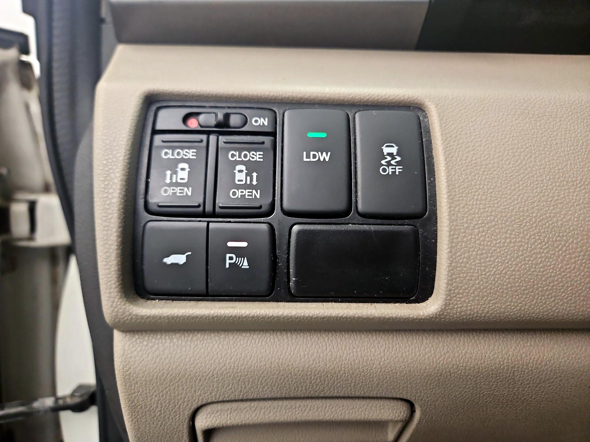 Thumbnail: 2015 Honda Odyssey - 13