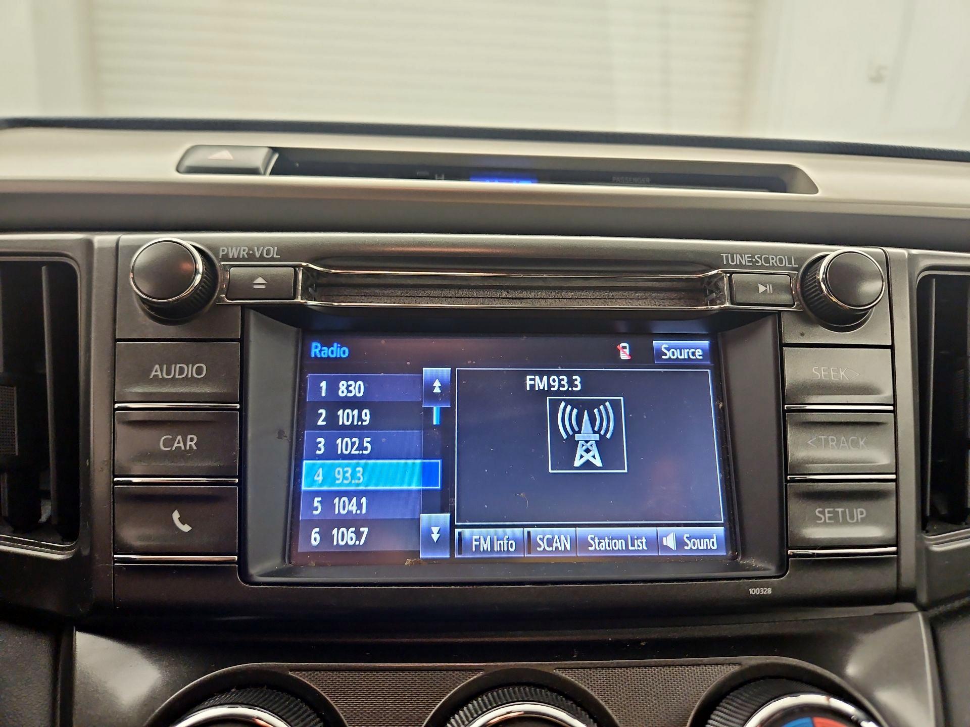 Thumbnail: 2015 Toyota RAV4 - 15