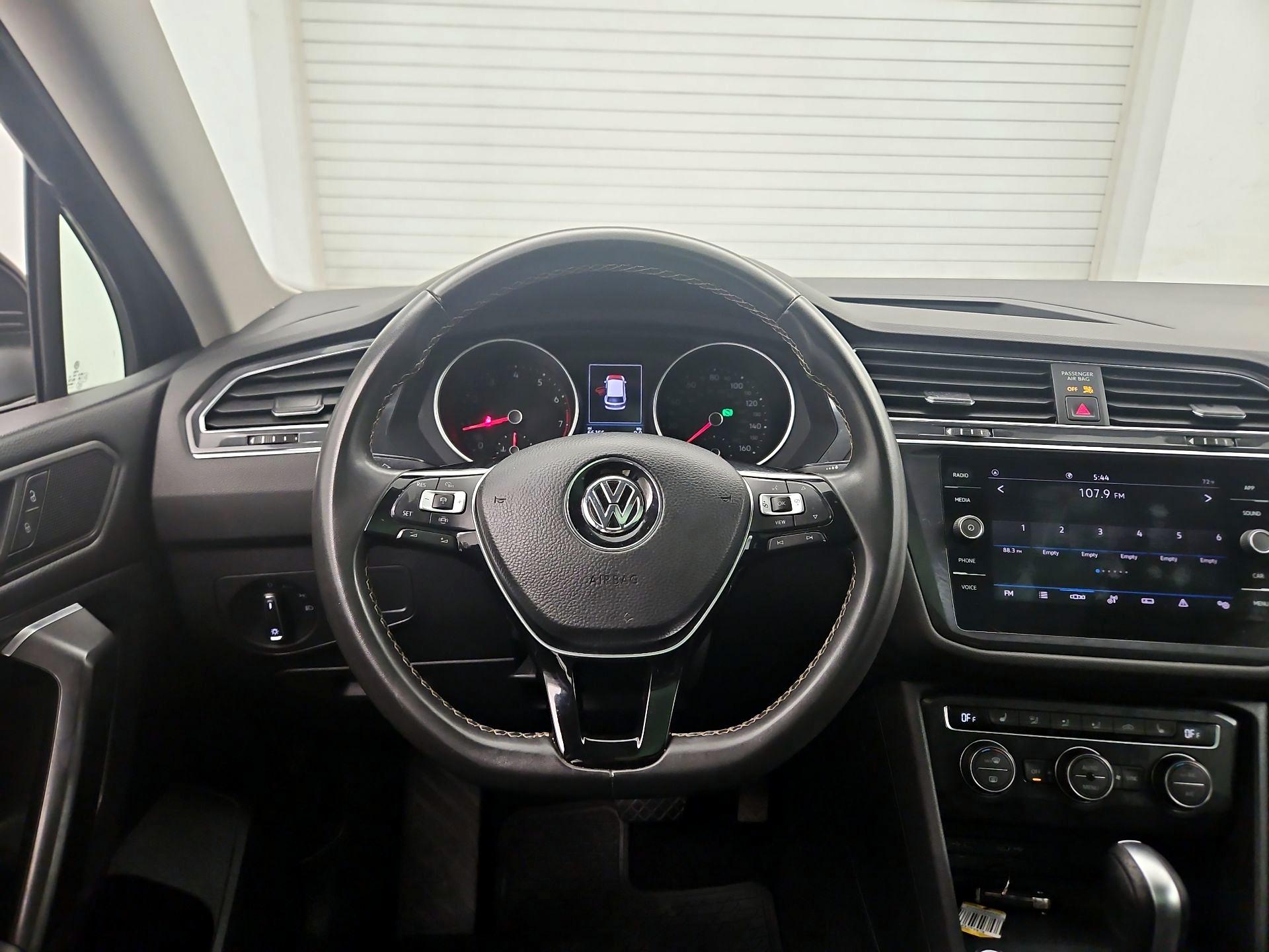 Thumbnail: 2021 Volkswagen Tiguan - 10