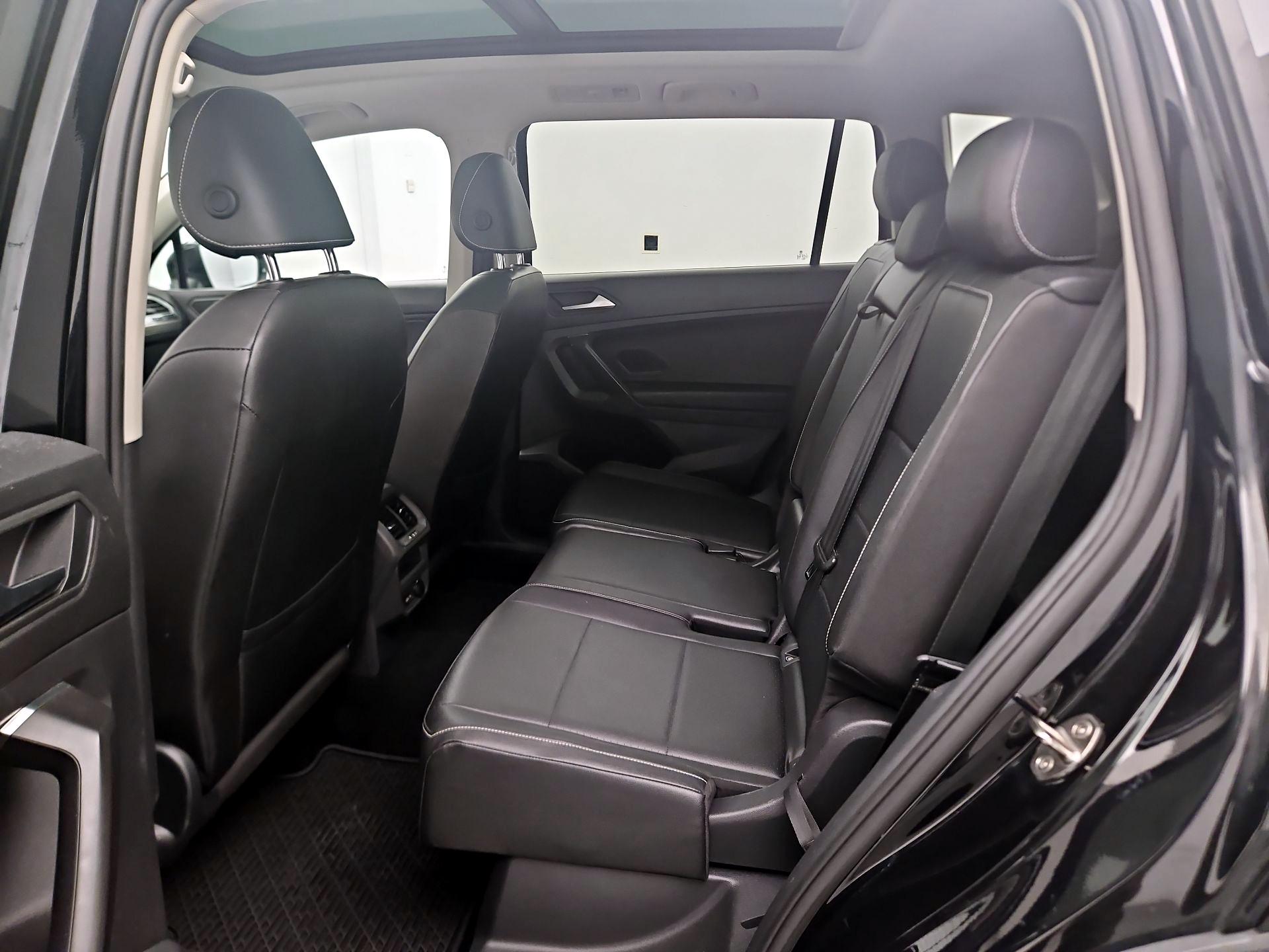 Thumbnail: 2021 Volkswagen Tiguan - 18