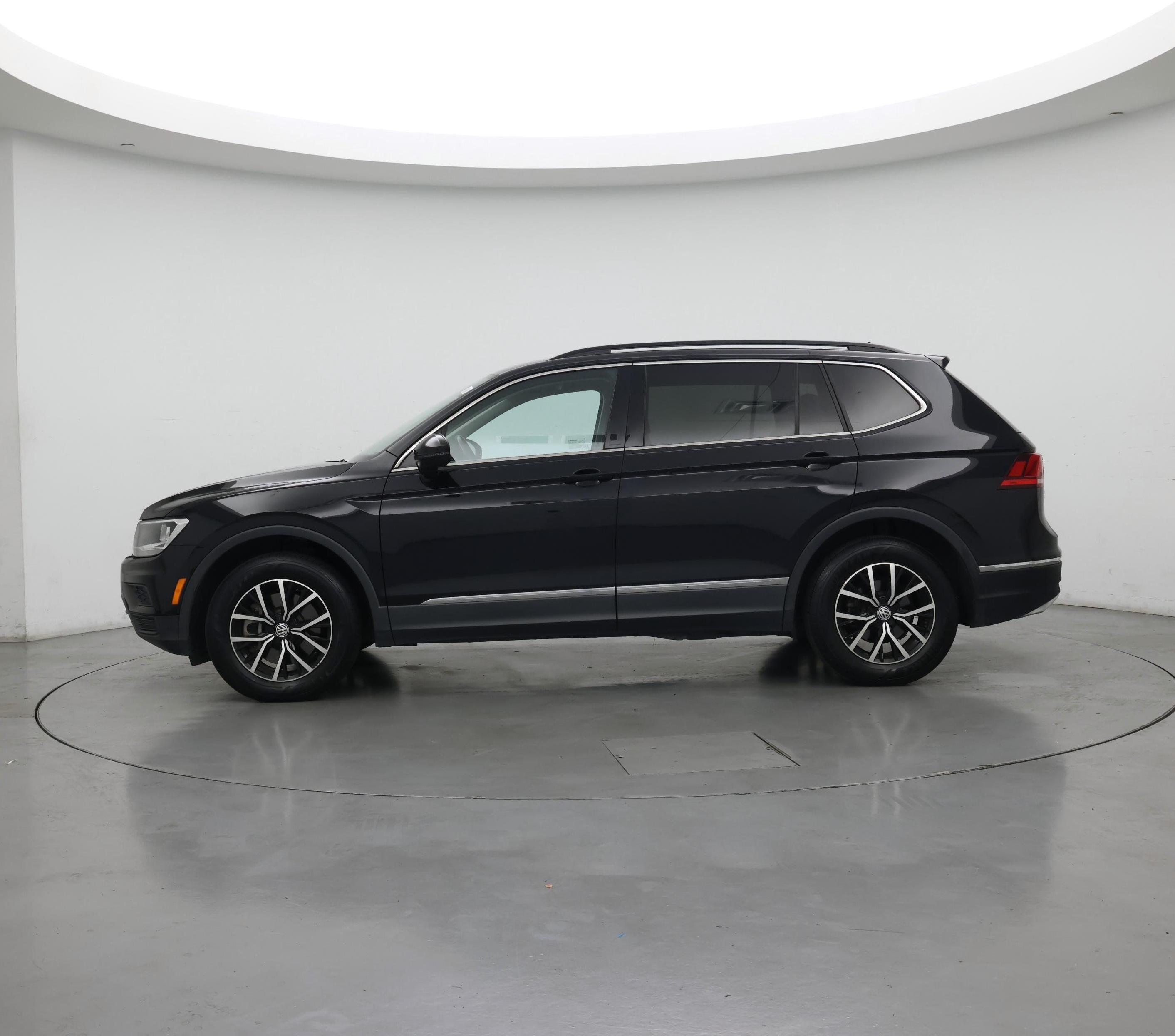 Thumbnail: 2021 Volkswagen Tiguan - 3