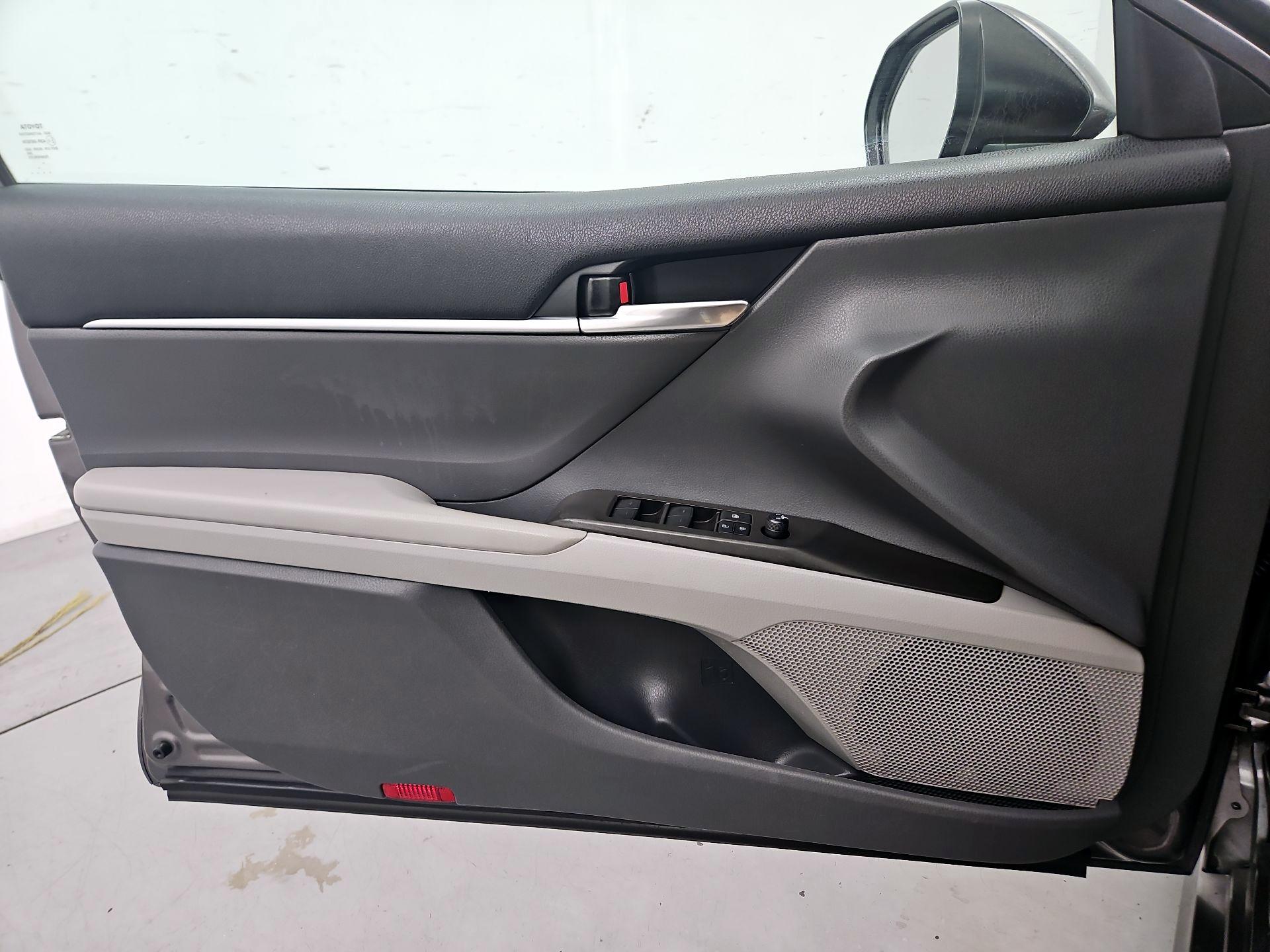 Thumbnail: 2022 Toyota Camry - 12