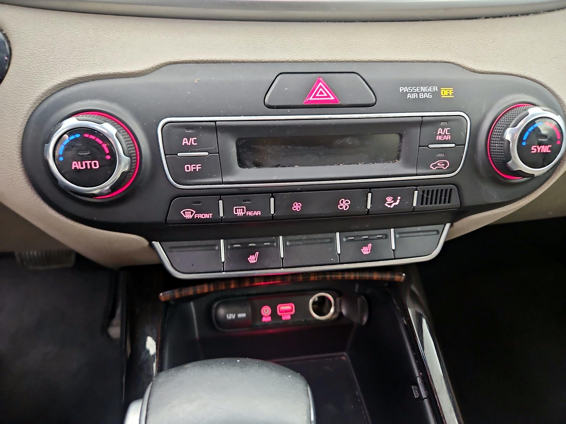 Thumbnail: 2019 Kia Sorento - 16