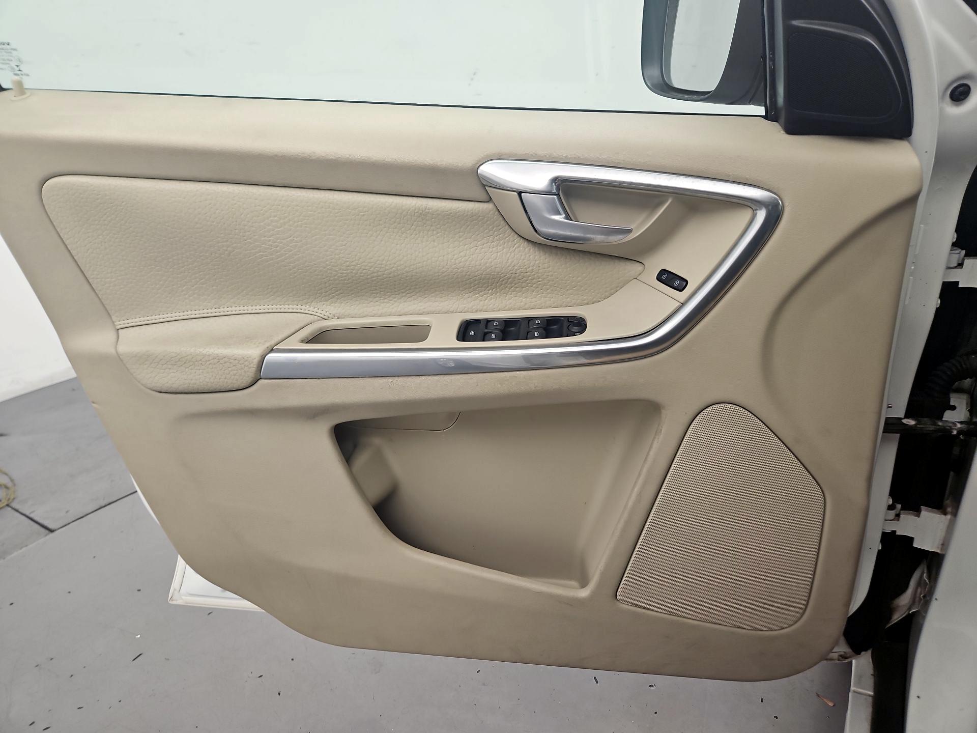 Thumbnail: 2014 Volvo XC60 - 12