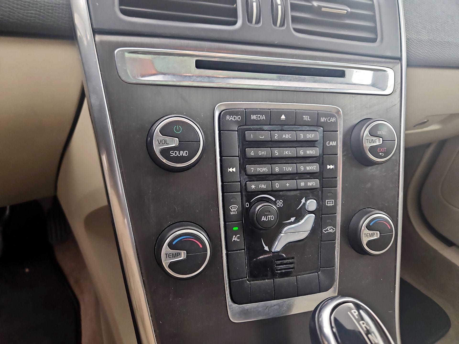 Thumbnail: 2014 Volvo XC60 - 16