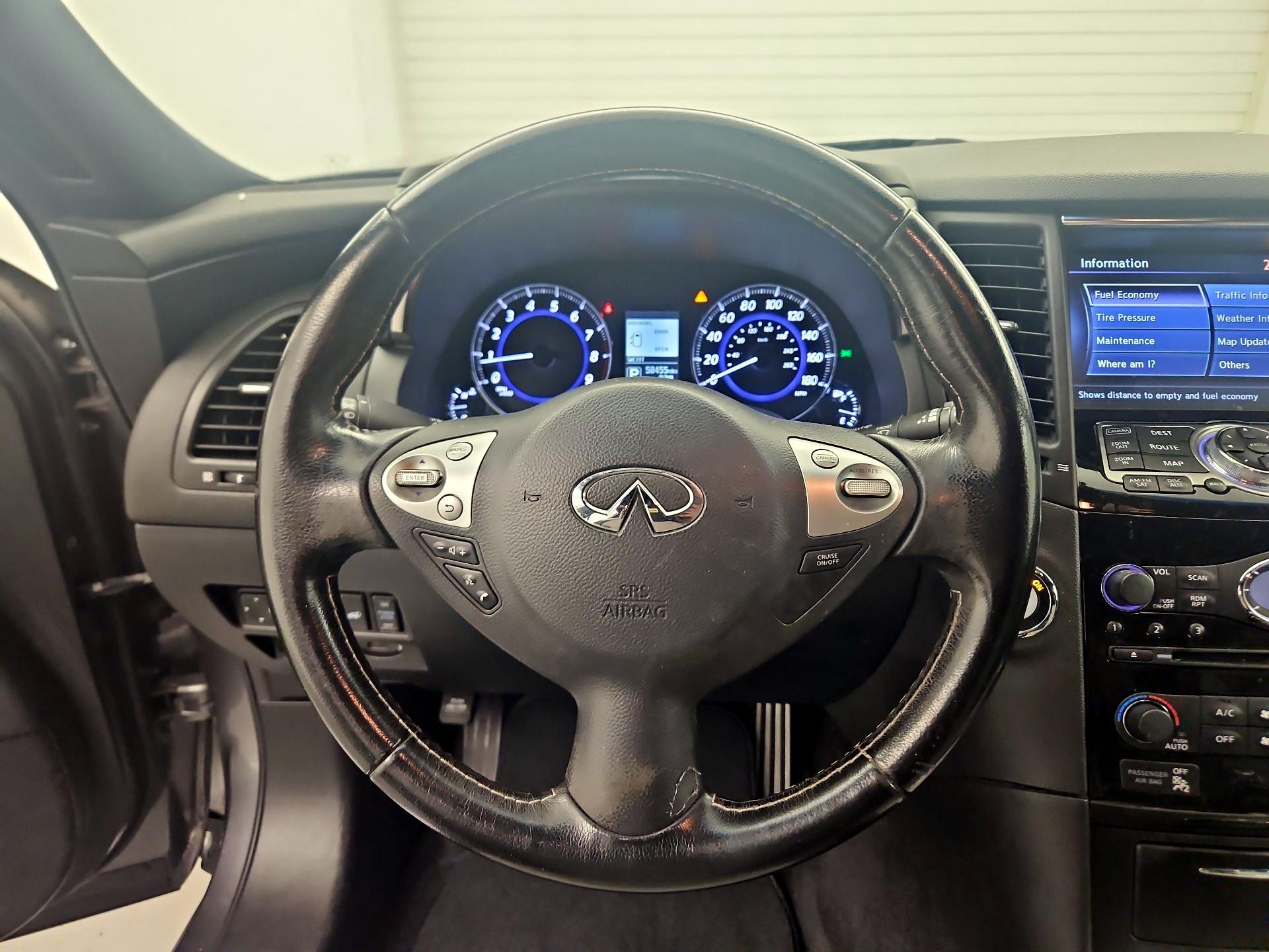 Thumbnail: 2017 INFINITI QX70 - 10