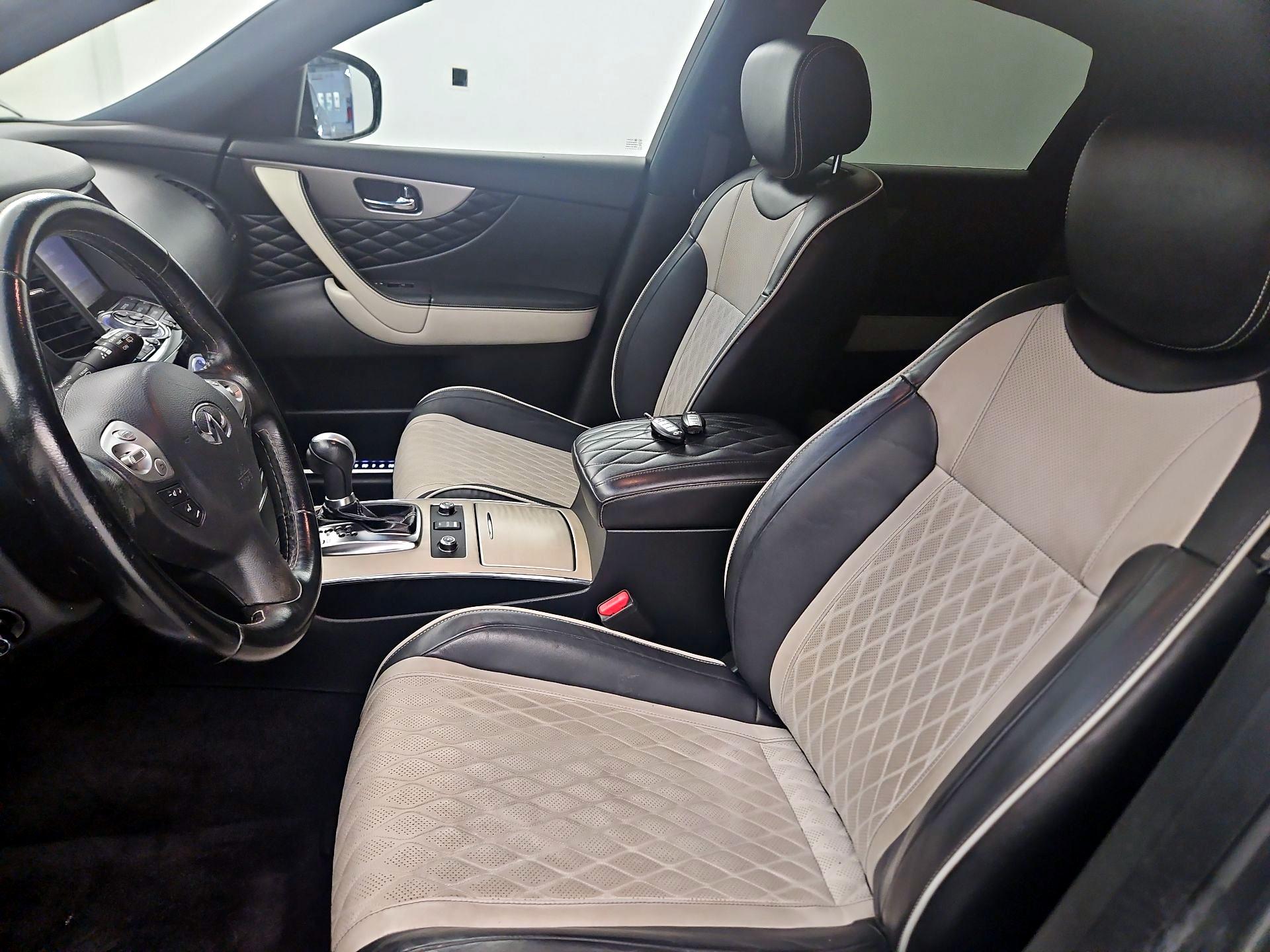 Thumbnail: 2017 INFINITI QX70 - 11