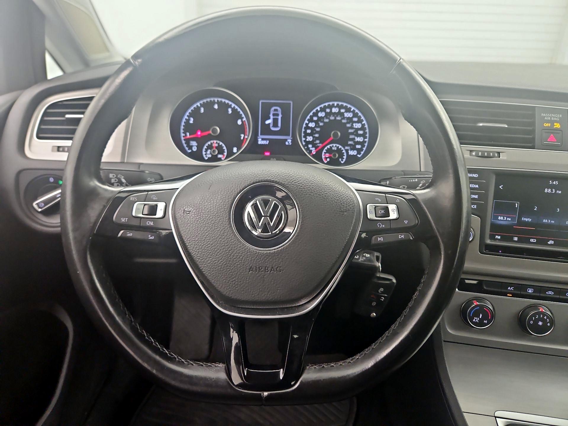 Thumbnail: 2016 Volkswagen Golf - 10