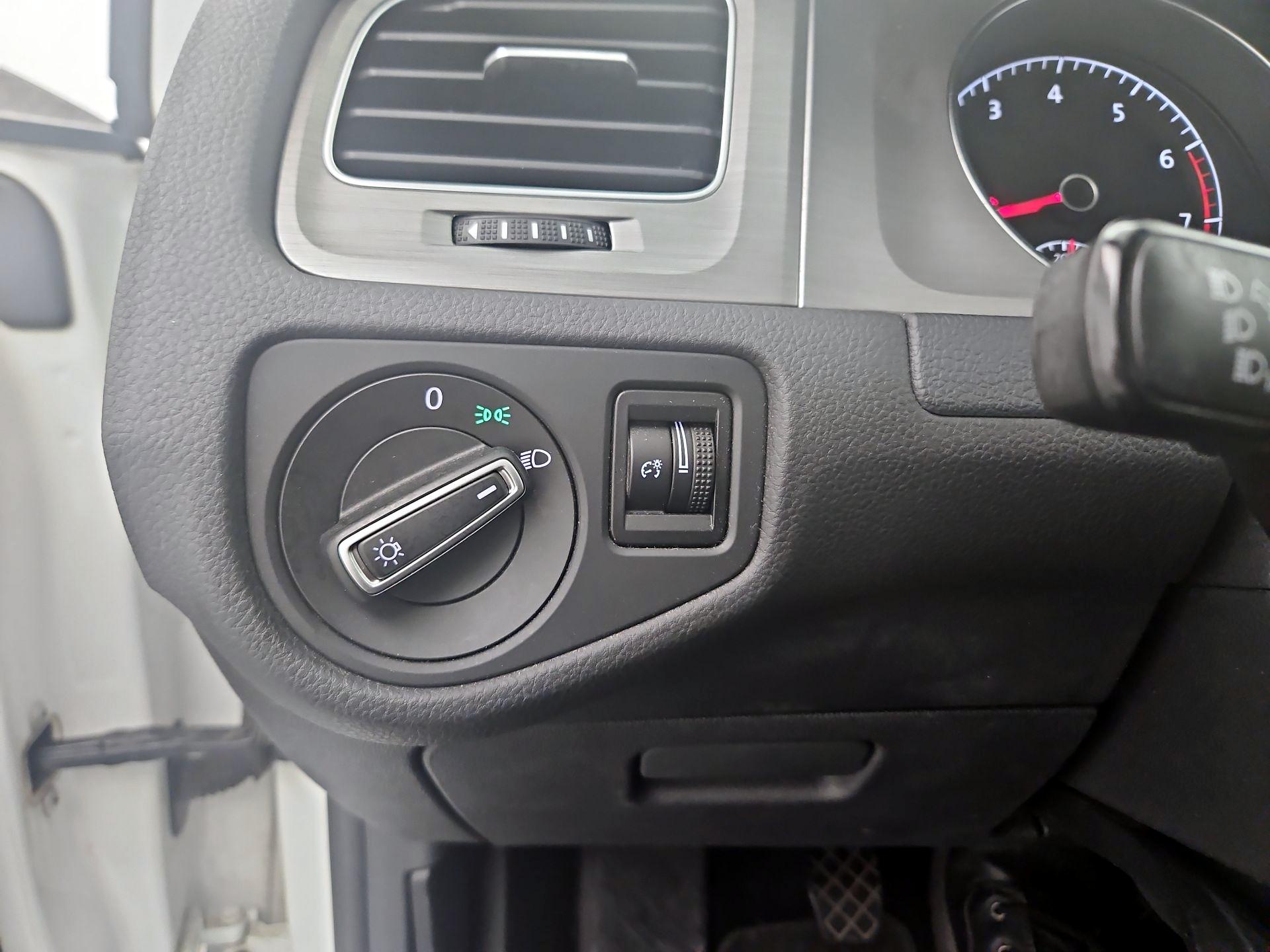 Thumbnail: 2016 Volkswagen Golf - 13